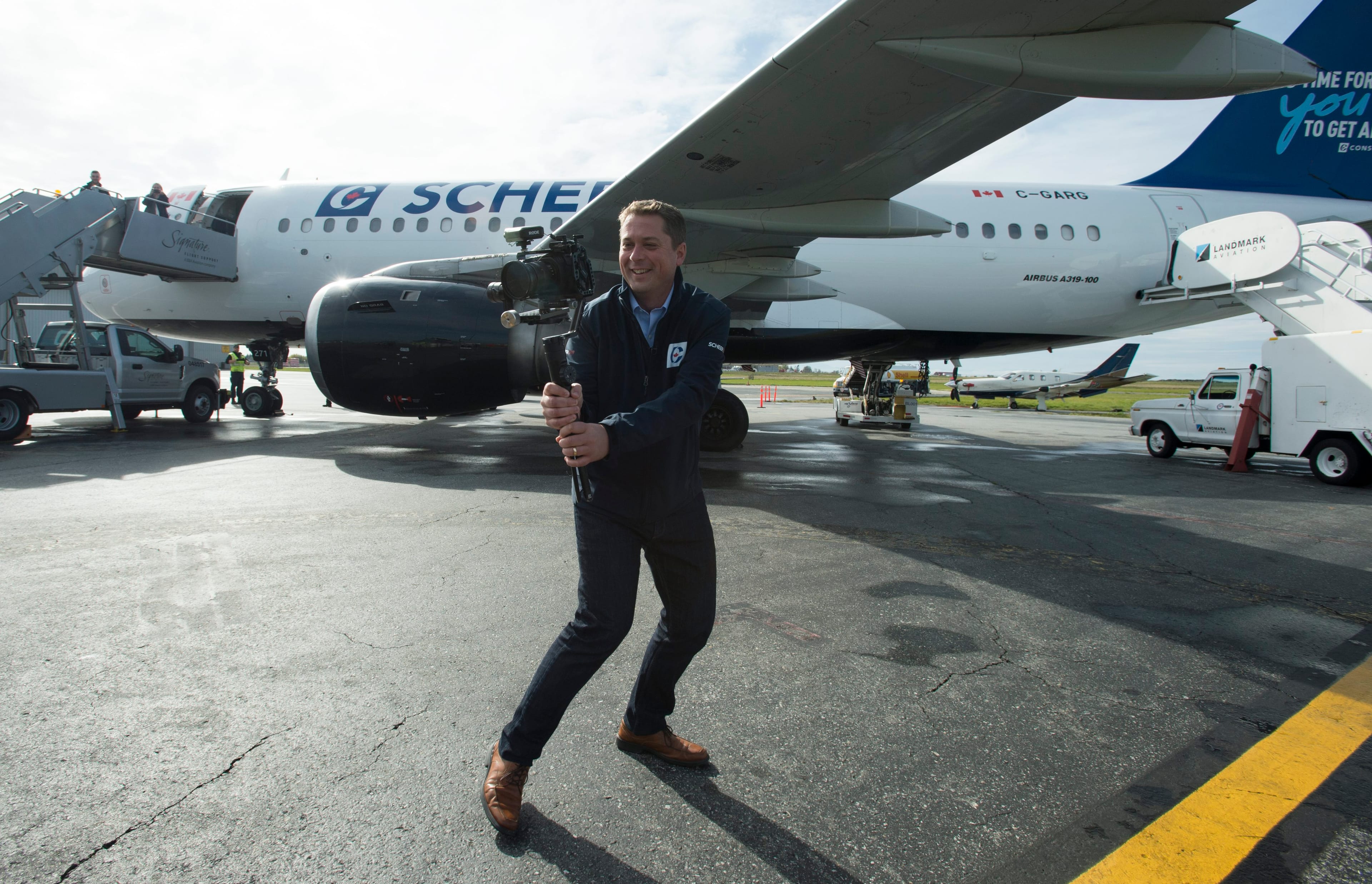 Buoyed by the hope of a progressive vote split, Scheer had a playful moment with the press (THE CANADIAN PRESS/Jonathan Hayward)