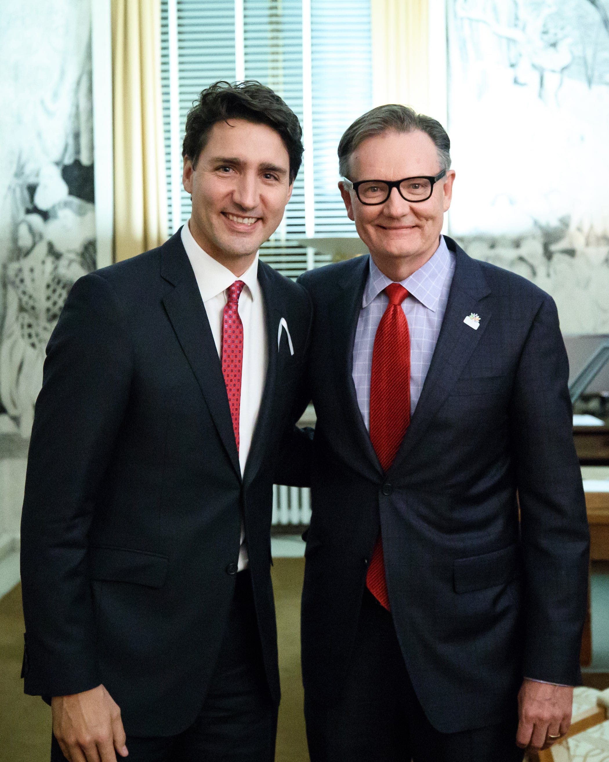 Trudeau poses with Pristanski at a ceremony at the French Embassy where former prime minister Brian Mulroney received the Legion of Honour on Dec. 6, 2016 (Adam Scotti/PMO)