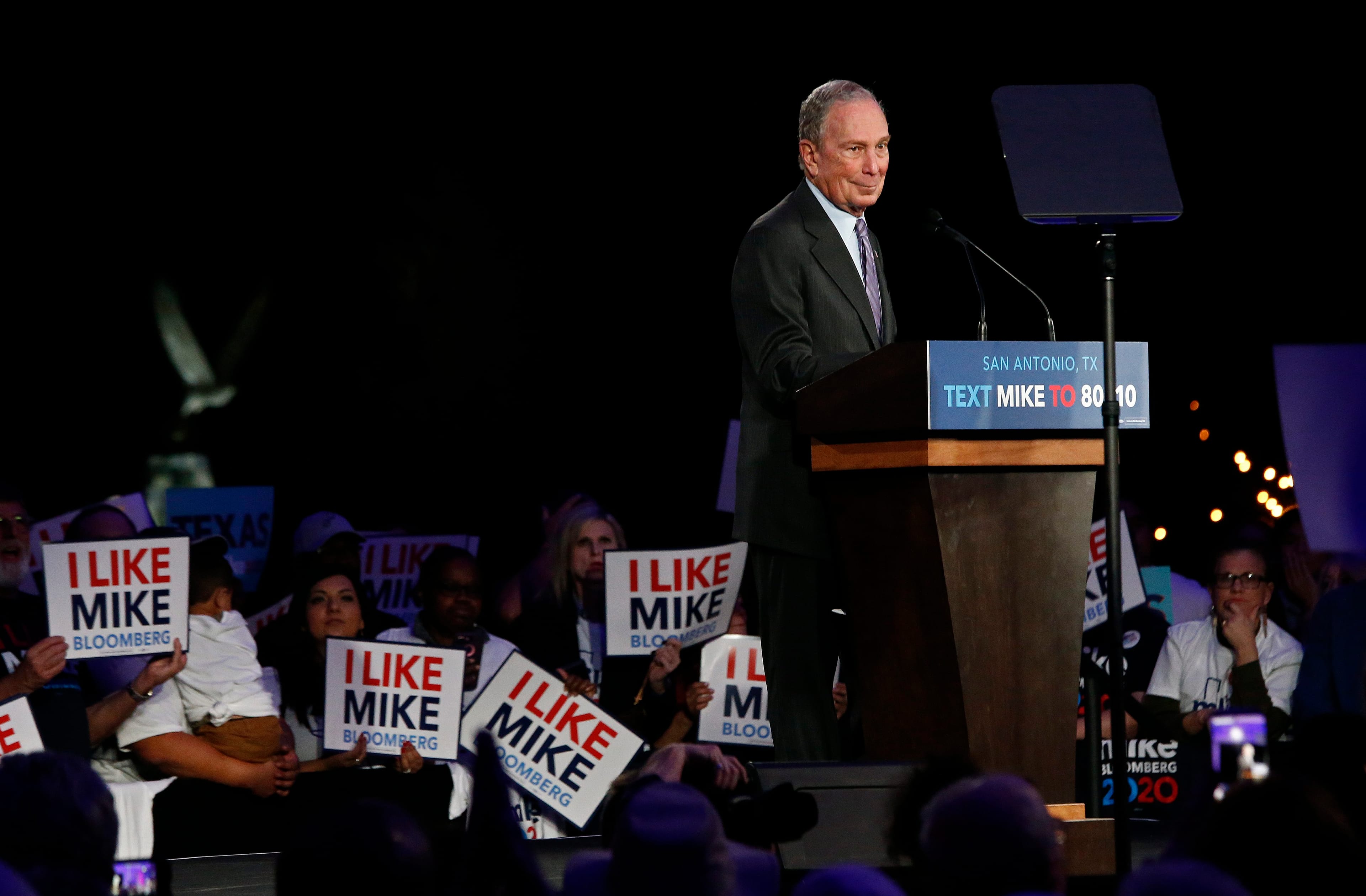 Bloomberg speaks to supporters at a campaign rally in San Antonio, Texas (Larry W. Smith/EPA via CP)