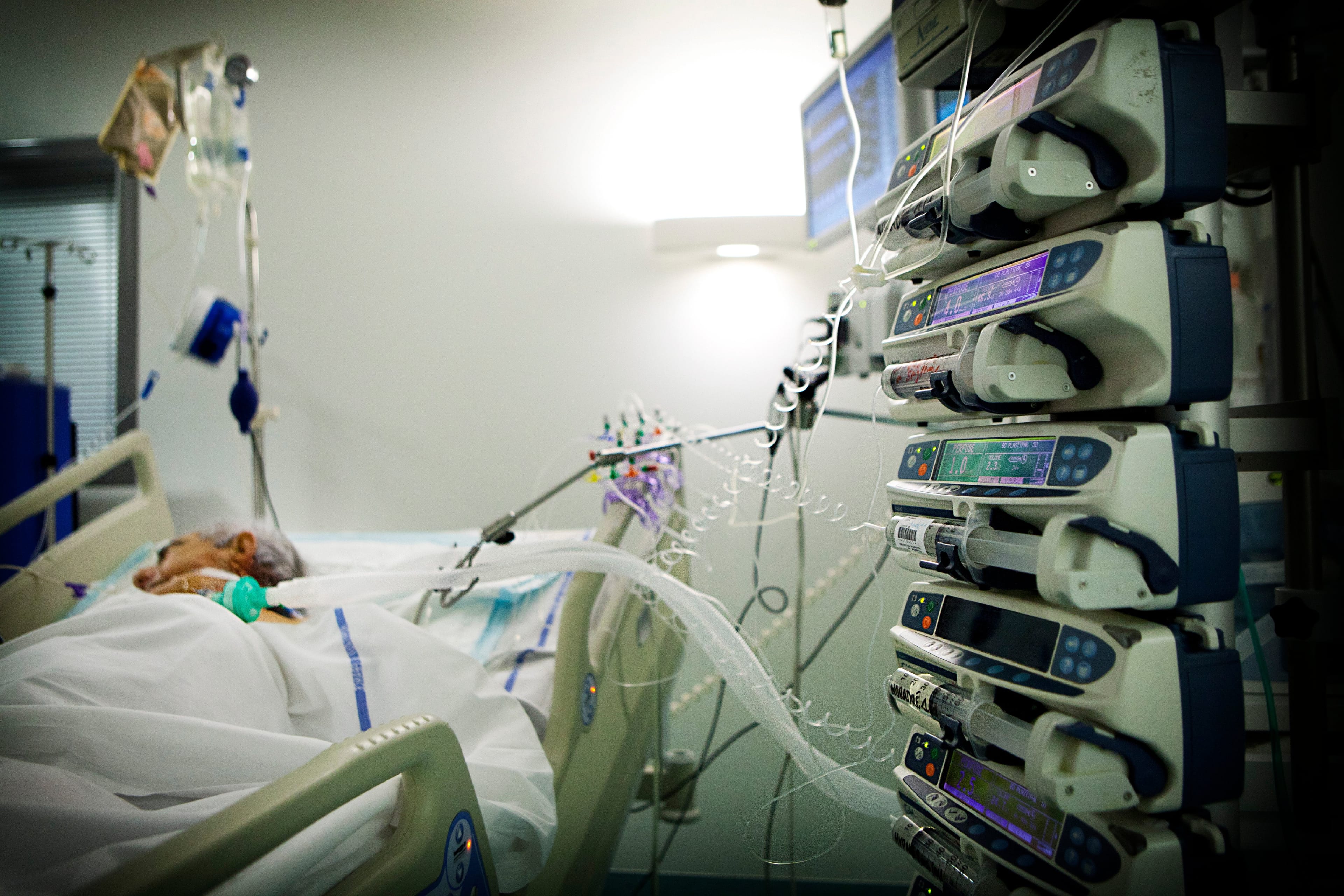 Person on ventilation machine in ICU
