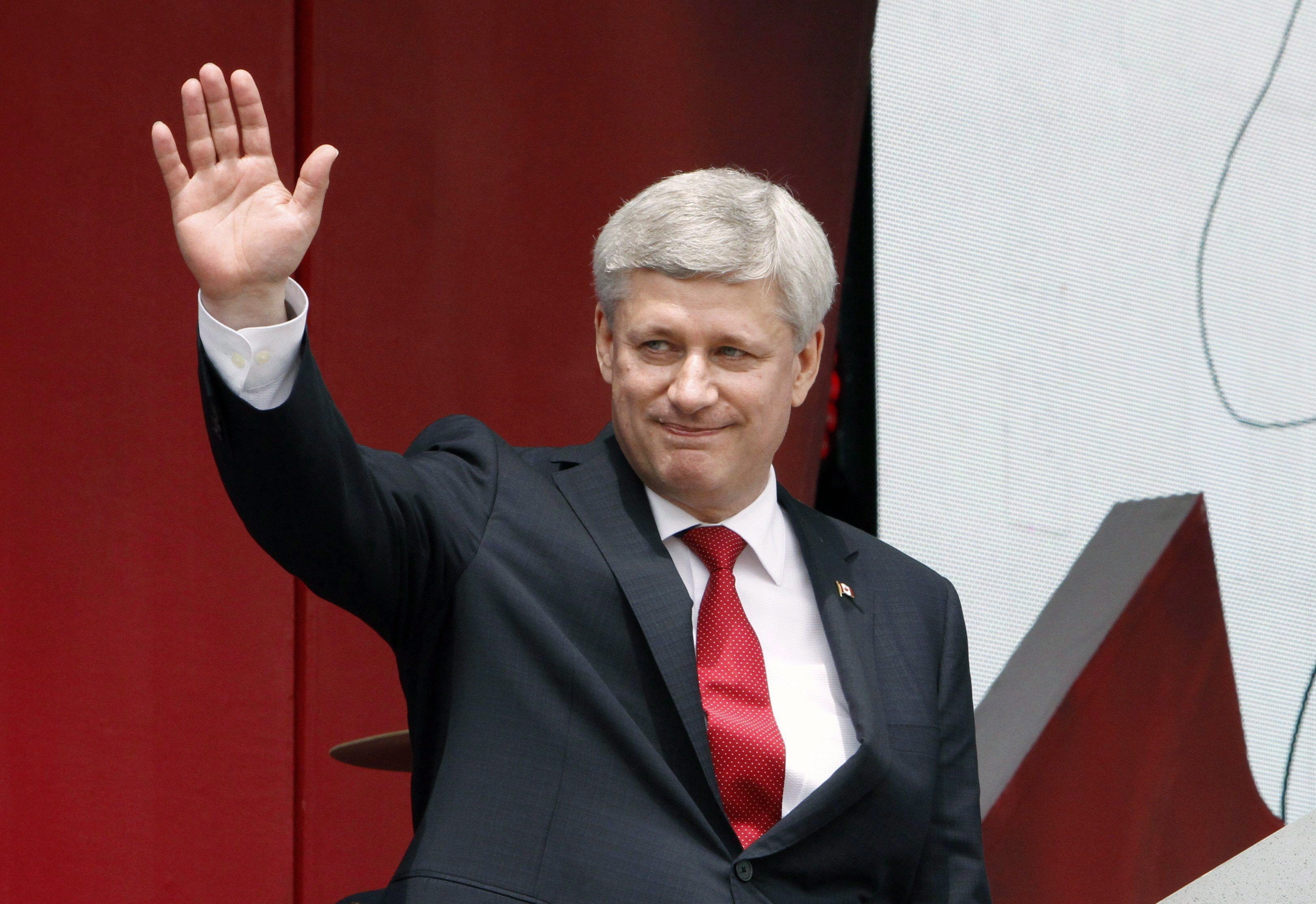 Harper waves after addressing the Canada Day crowd on Parliament Hill on July 1, 2015 (Fred Chartrand/CP)