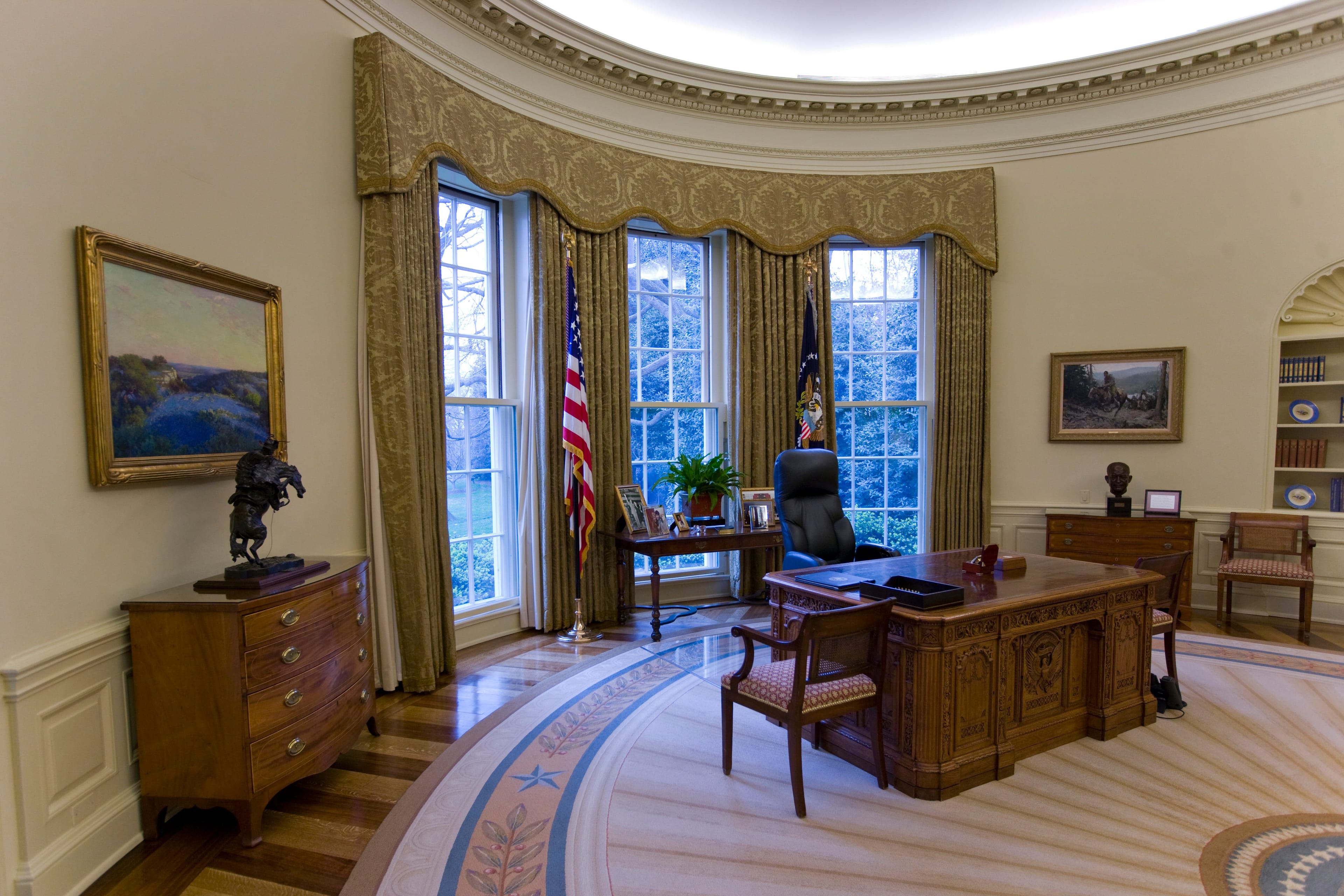 An interior view of the Oval Office when empty, at the White House, during the George W. Bush Administration. (Brooks Kraft LLC/Corbis via Getty Images)