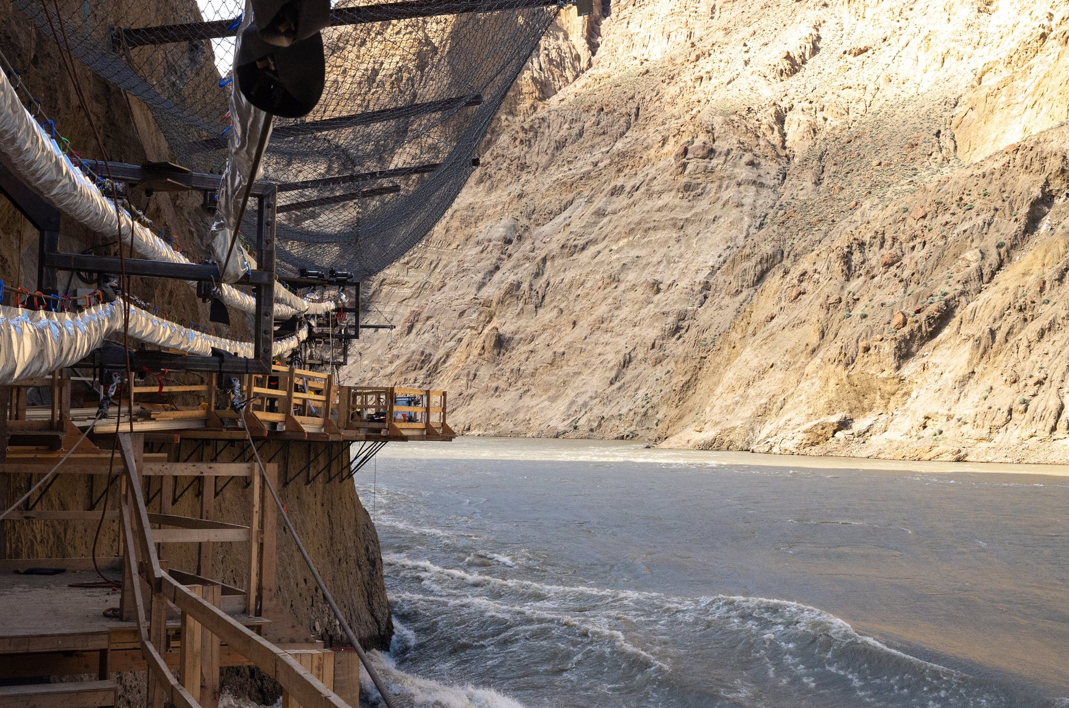 A landslide along the Fraser River created a waterfall that spawning salmon couldn’t cross; an innovative system gives them passage (Courtesy of Peter Kiewit Sons ULC.)