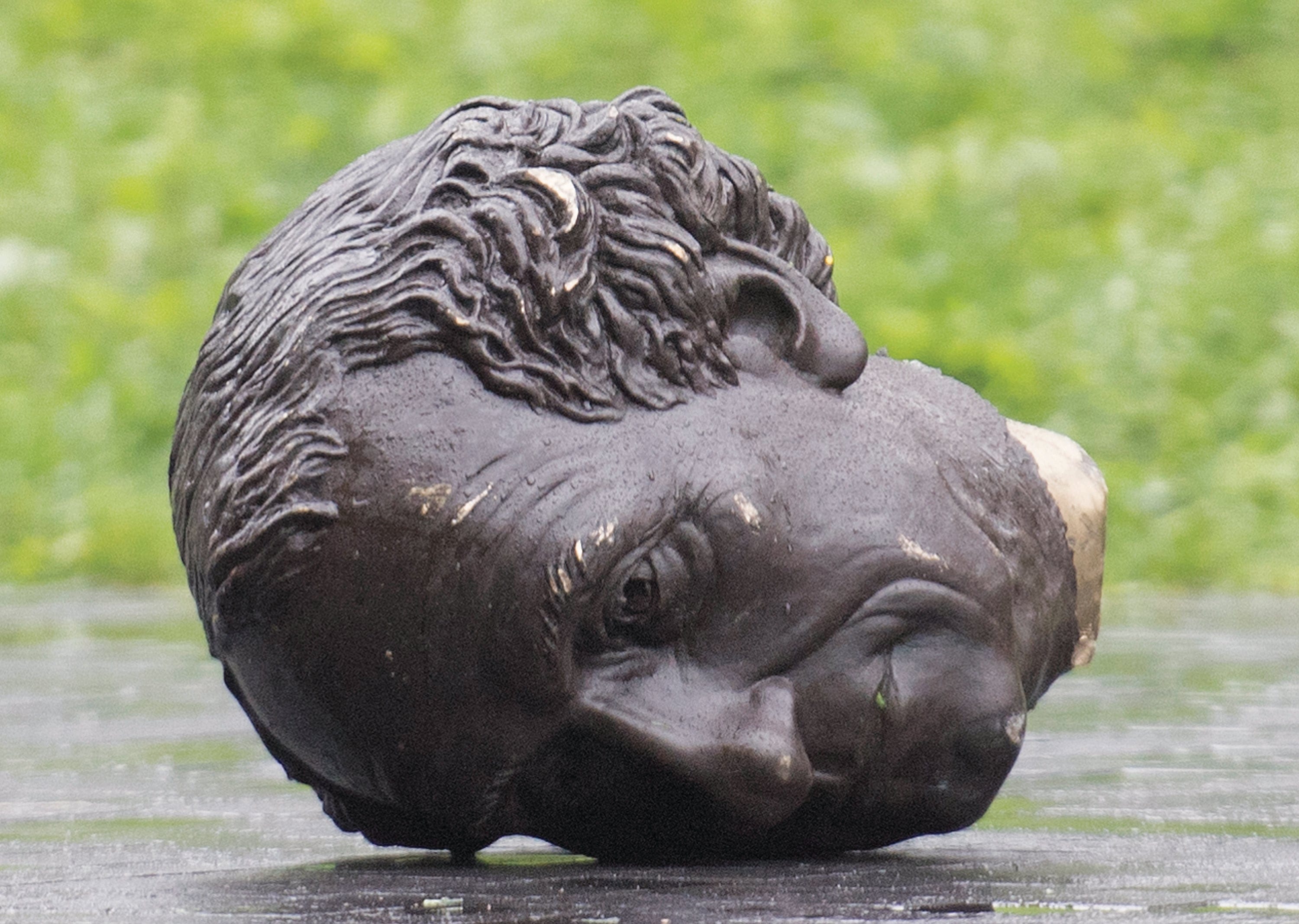 The head of a statue of Sir John A. MacDonald in Montreal, in August 2020 (Graham Hughes/CP)