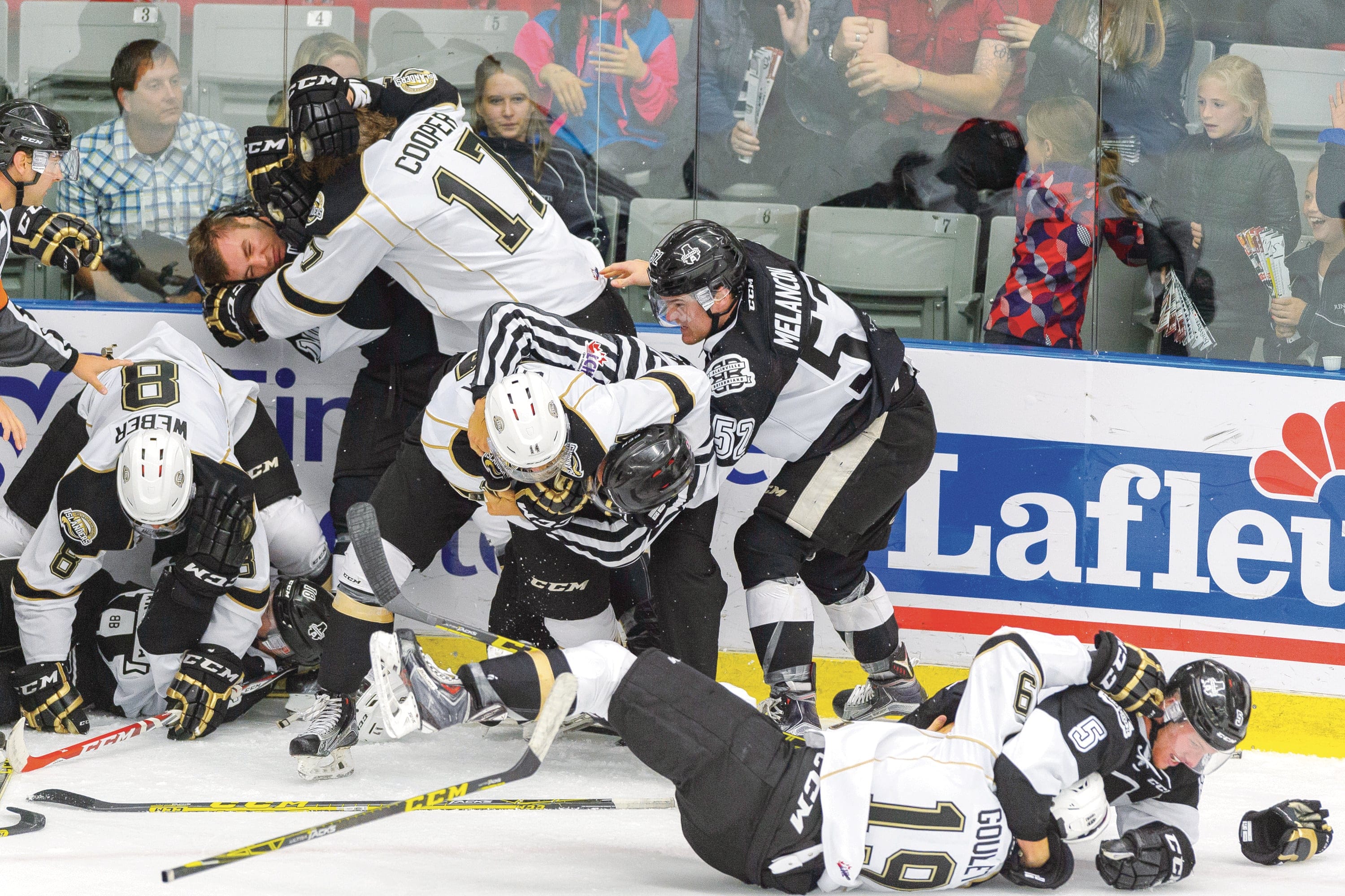 Fighting in youth hockey is effectively banned in every league in Canada except for the QMJHL (Minas Panagiotakis/Getty Images)