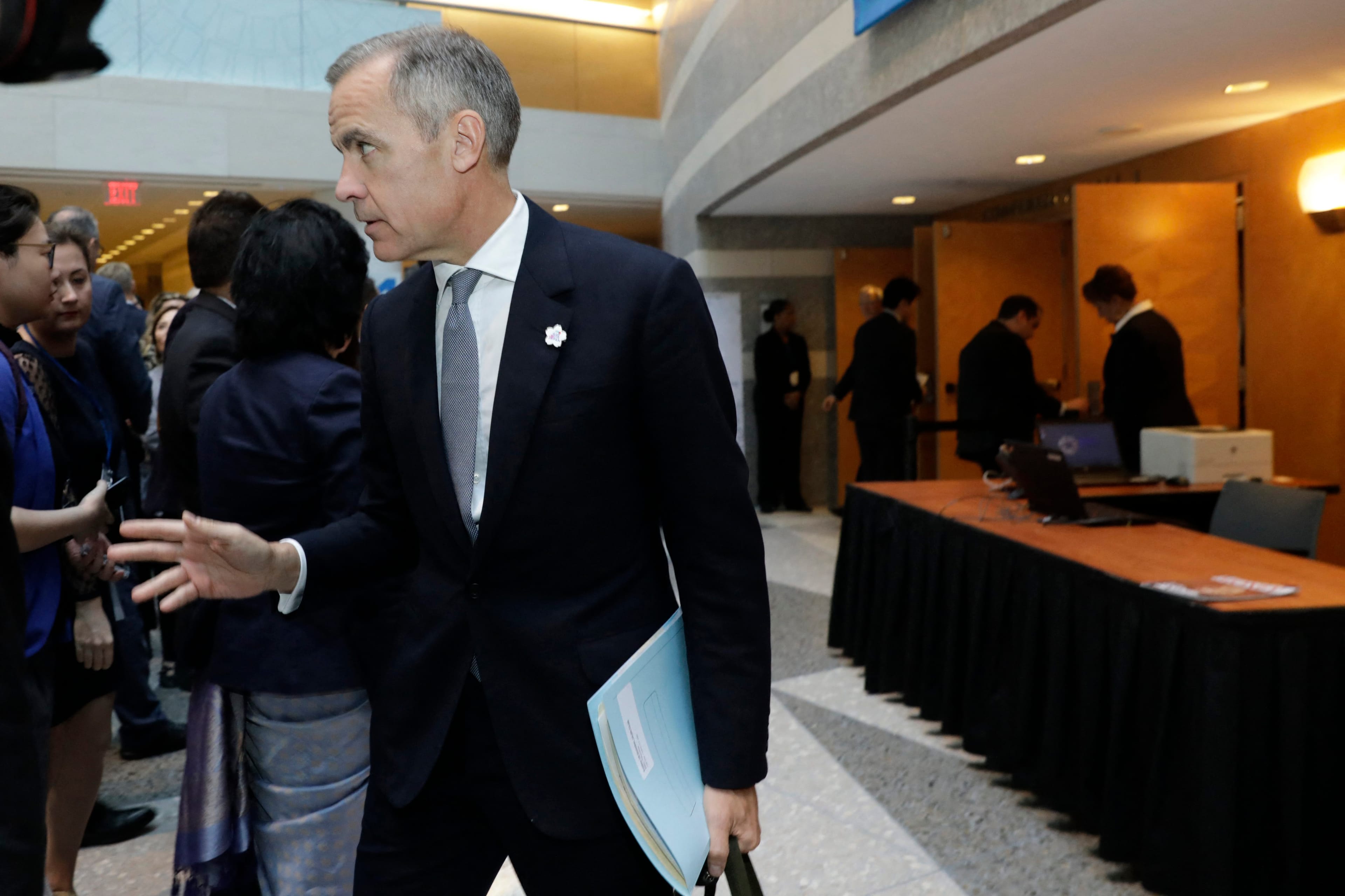 Carney leaves after a G-20 finance ministers plenary during the IMF-World Bank annual meeting in Washington on Oct. 18, 2019 (CP/Yuri Gripas/ABACAPRESS.COM)