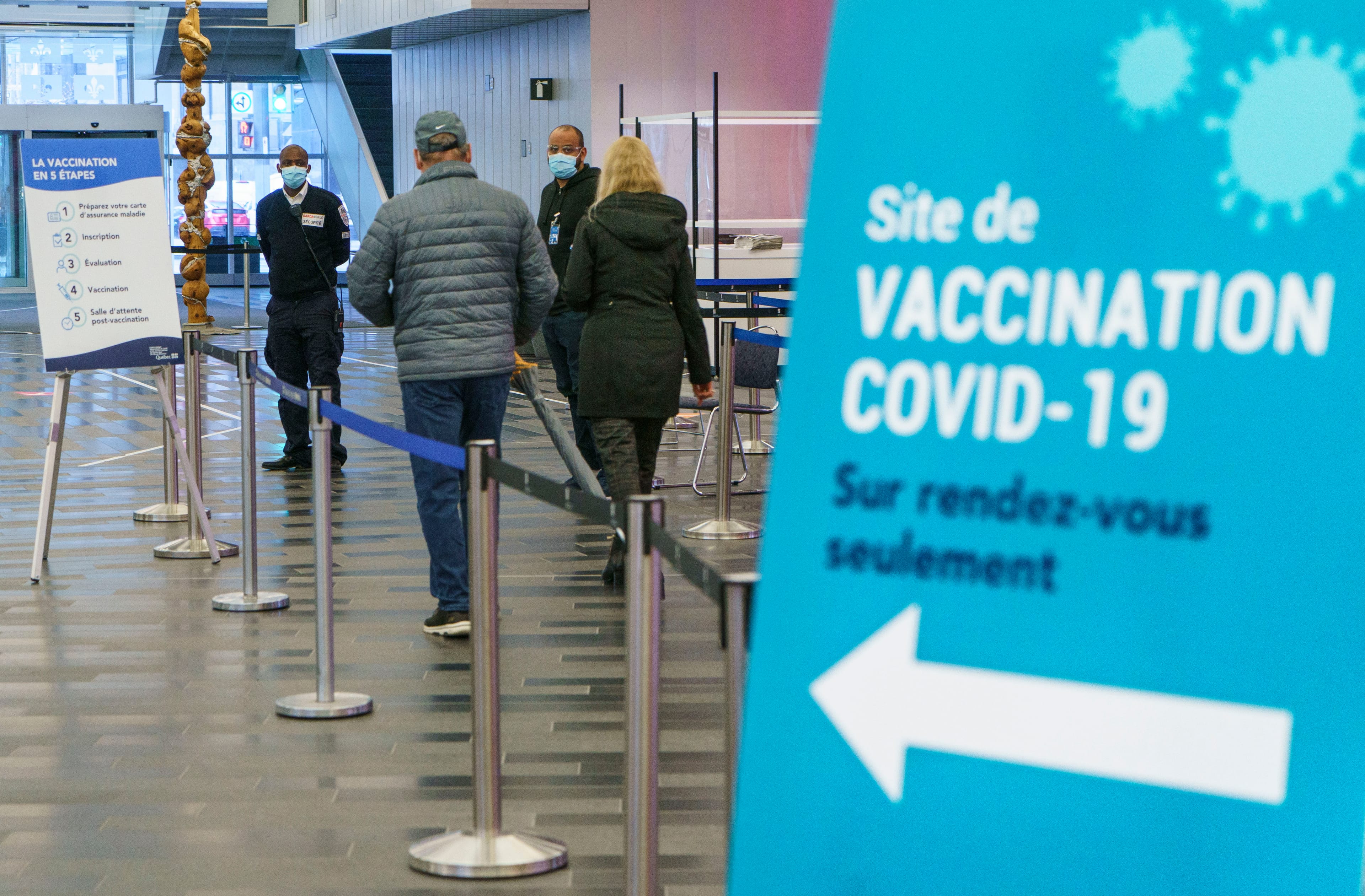 People walk into a COVID-19 vaccination clinic in Montreal, on April 15, 2021 (CP/Paul Chiasson)