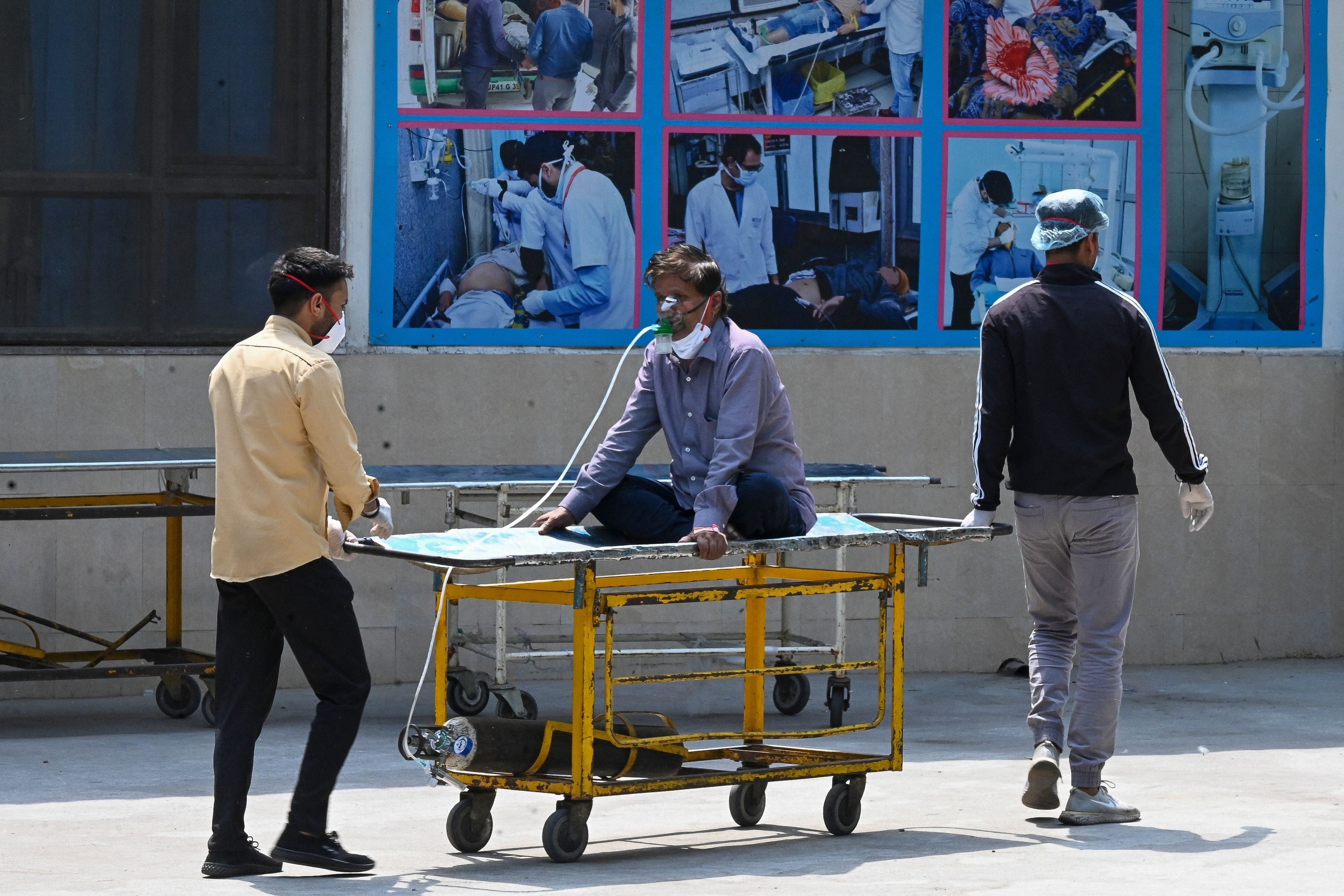 TOPSHOT - A Covid-19 cornavirus patient is shifted to a ward after being admitted at the GTB hospital in New Delhi on April 29, 2021. (Photo by Prakash SINGH / AFP) (Photo by PRAKASH SINGH/AFP via Getty Images)
