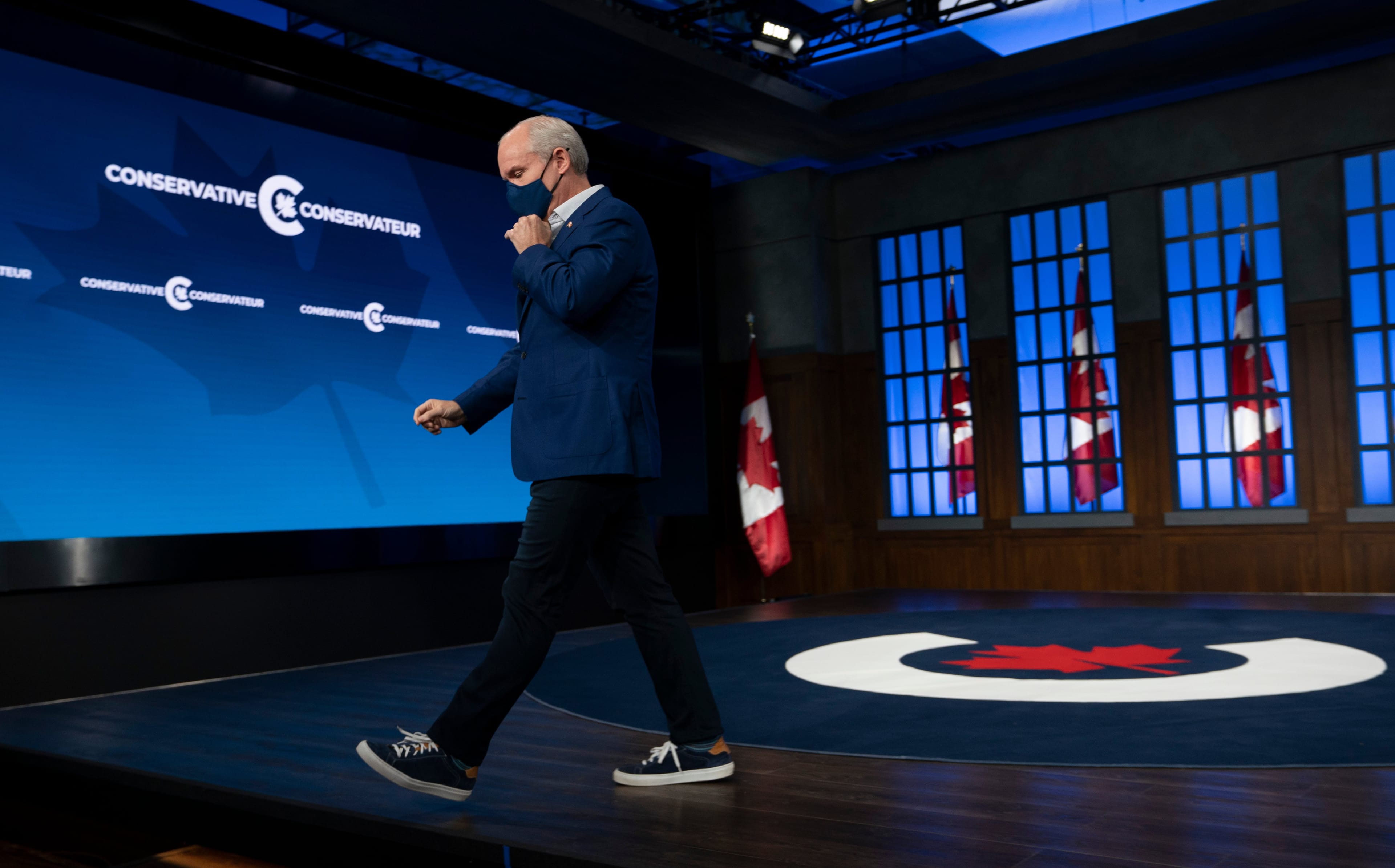 O'Toole leaves the set following a news conference on Sept. 21, 2021 in Ottawa (Adrian Wyld/CP)