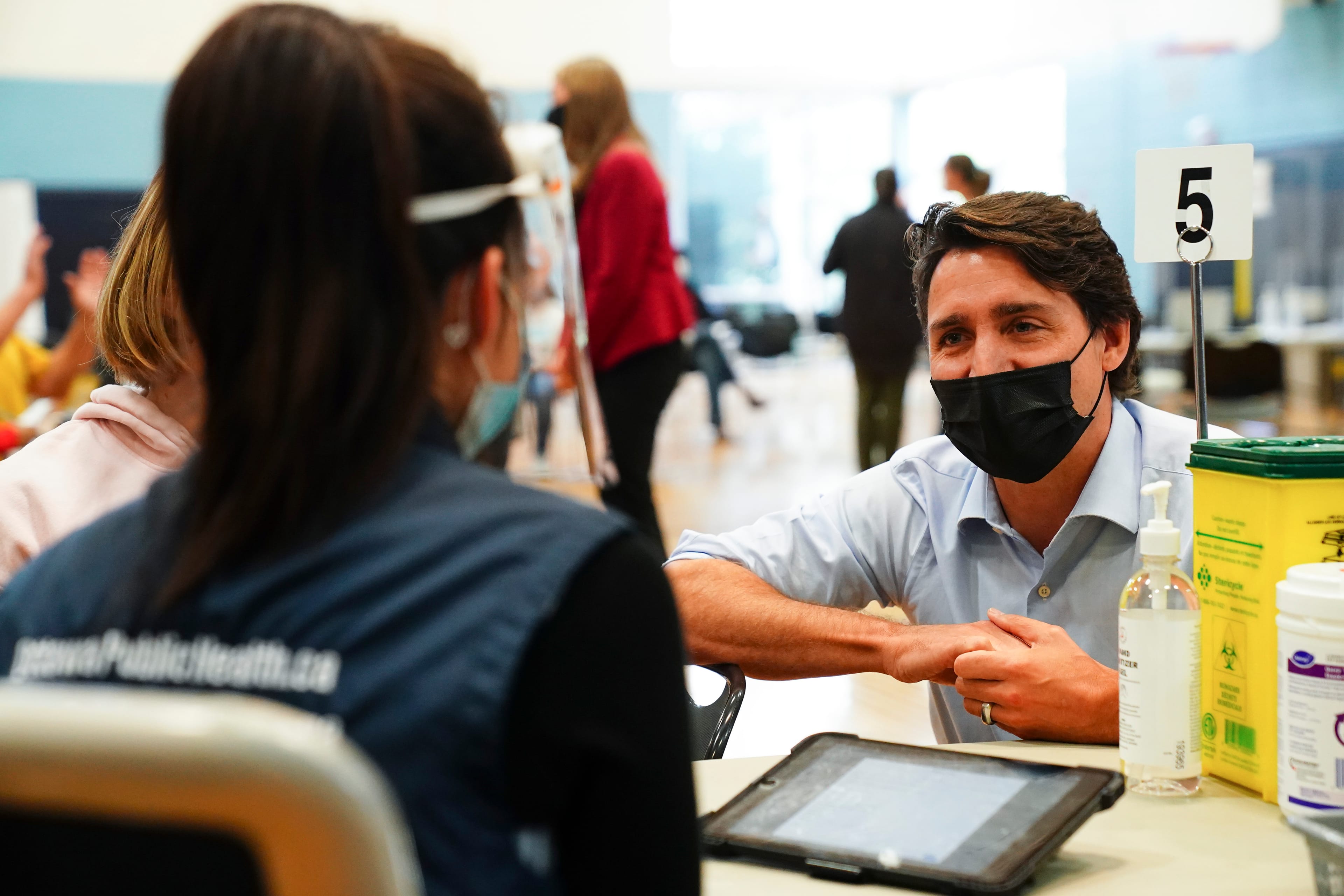 Justin Trudeau at a vaccine clinic in Ottawa on Sept. 28, 2021. (Sean Kilpatrick/Canadian Press)