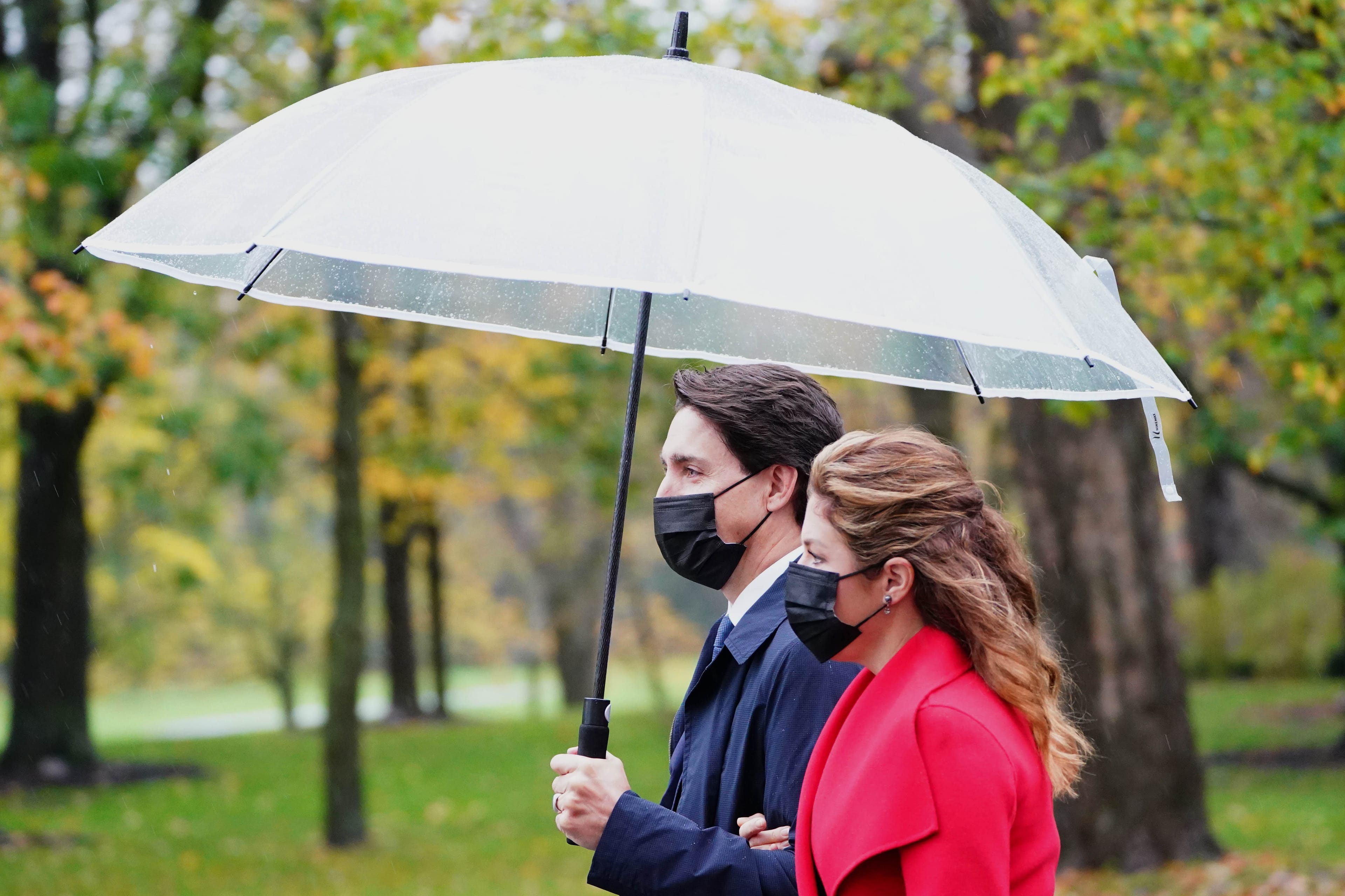 Trudeau cabinet shuffle - Justin Trudeau and Sophie Gregoire Trudeau arrive for the cabinet swearing-in ceremony at Rideau Hall in Ottawa on Oct.26, 2021 (Sean Kilpatrick/CP)