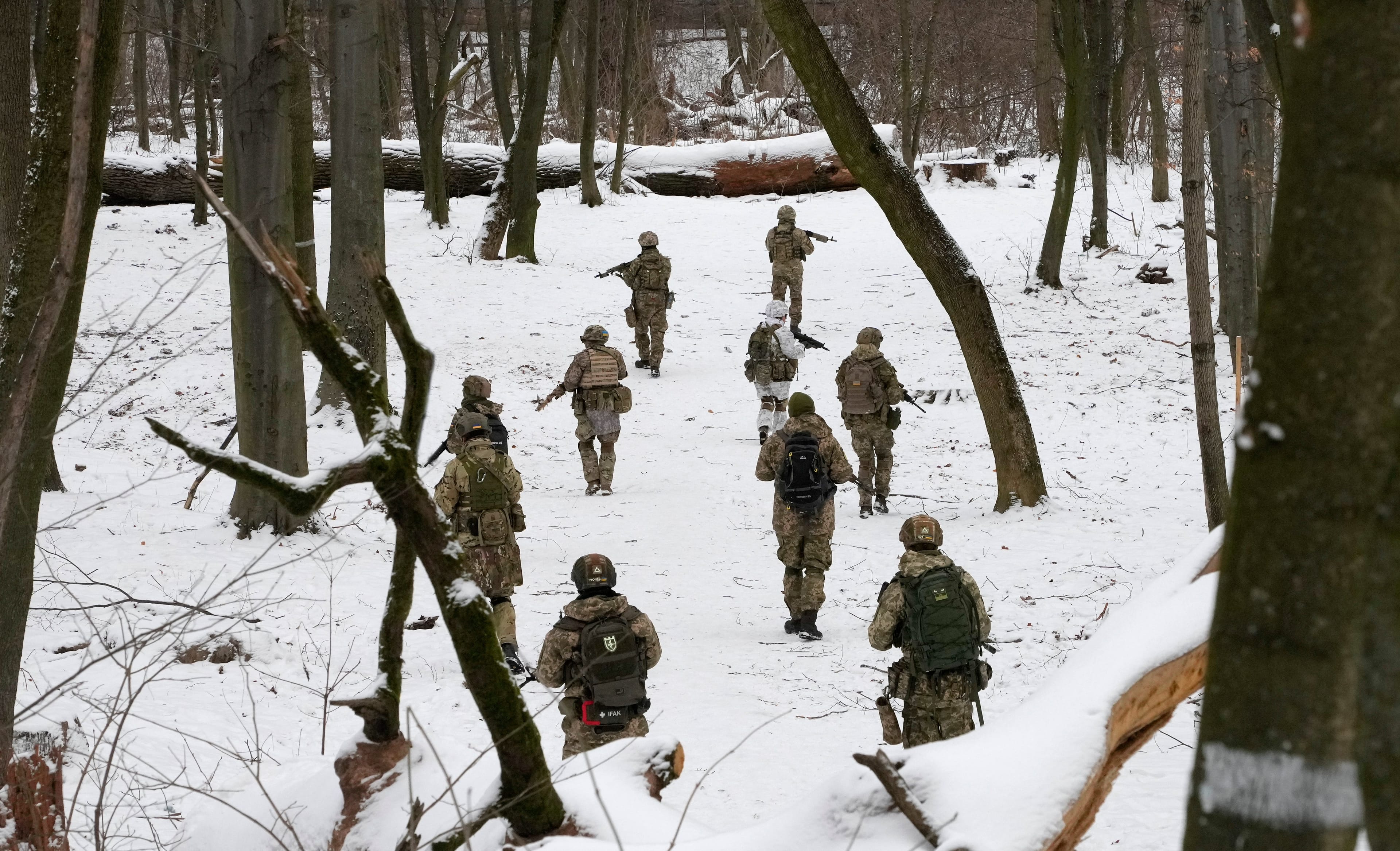Members of Ukraine's Territorial Defense Forces, volunteer military units of the Armed Forces, train in a city park in Kyiv, Ukraine on Jan. 22, 2022 (AP Photo/Efrem Lukatsky)