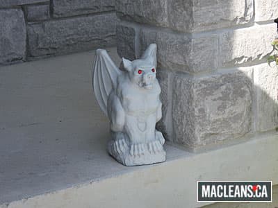 statue