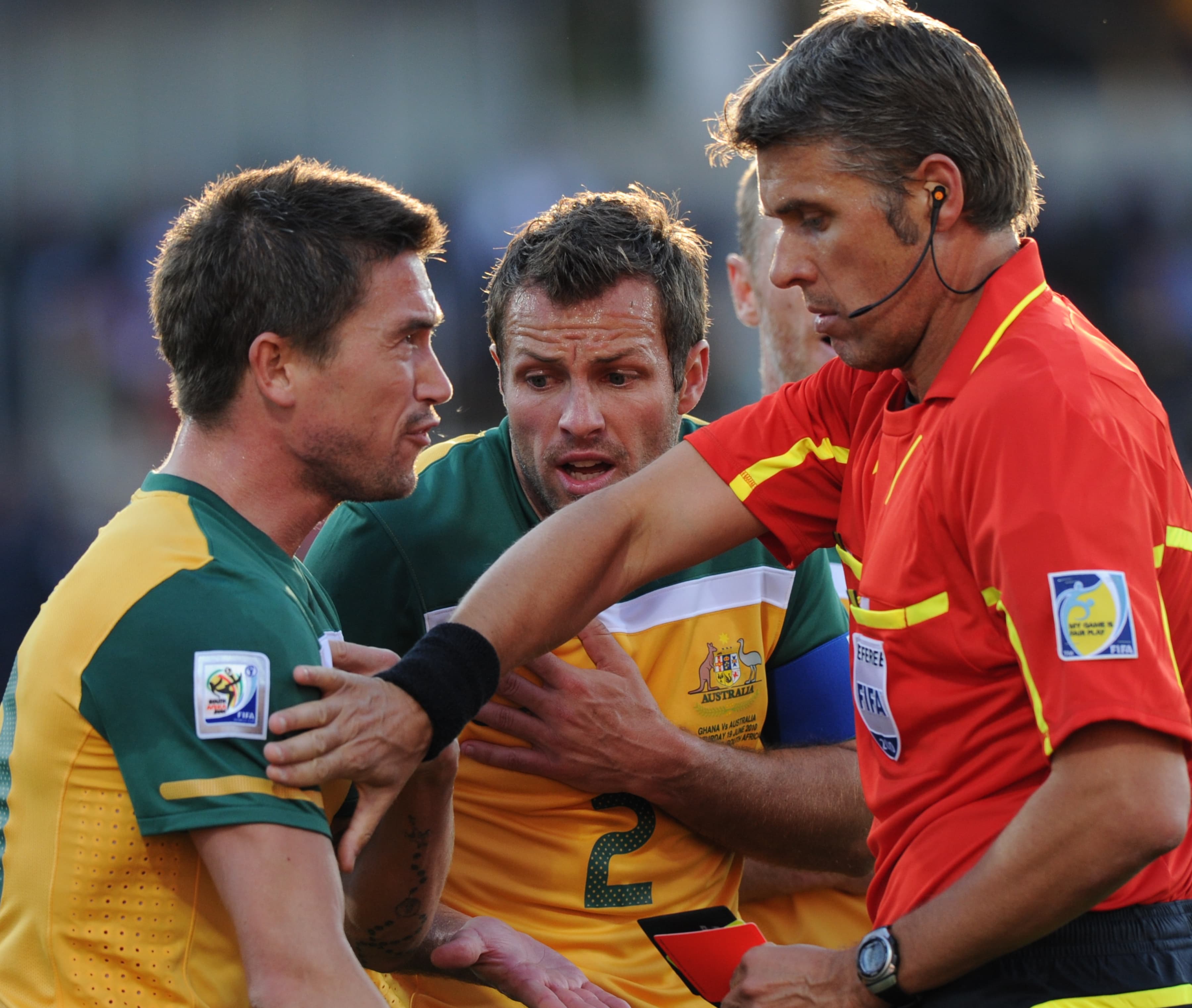 Australia's striker Harry Kewell (L)