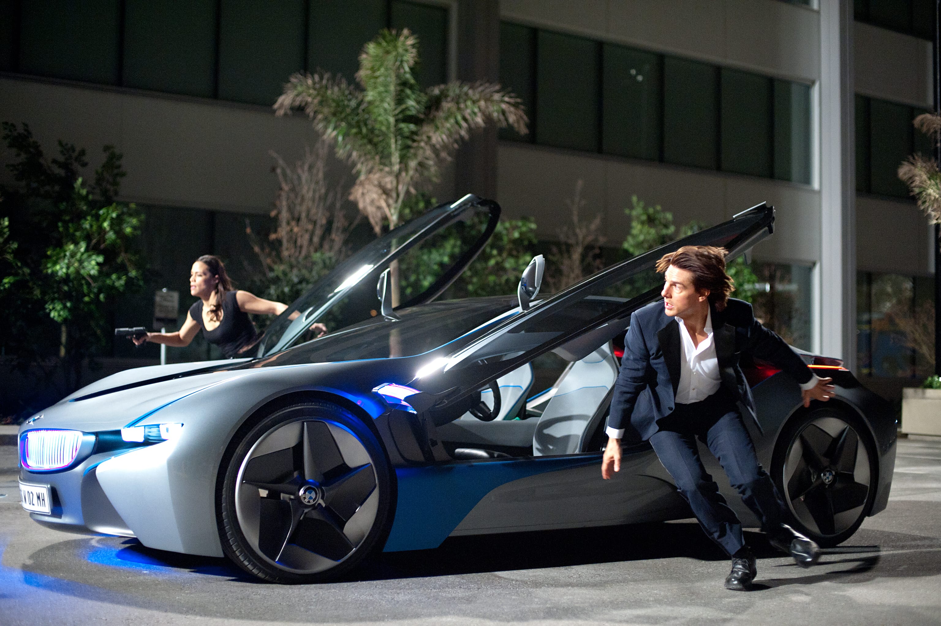Paula Patton and Tom Cruise in 'Mission: Impossible—Ghost Protocol