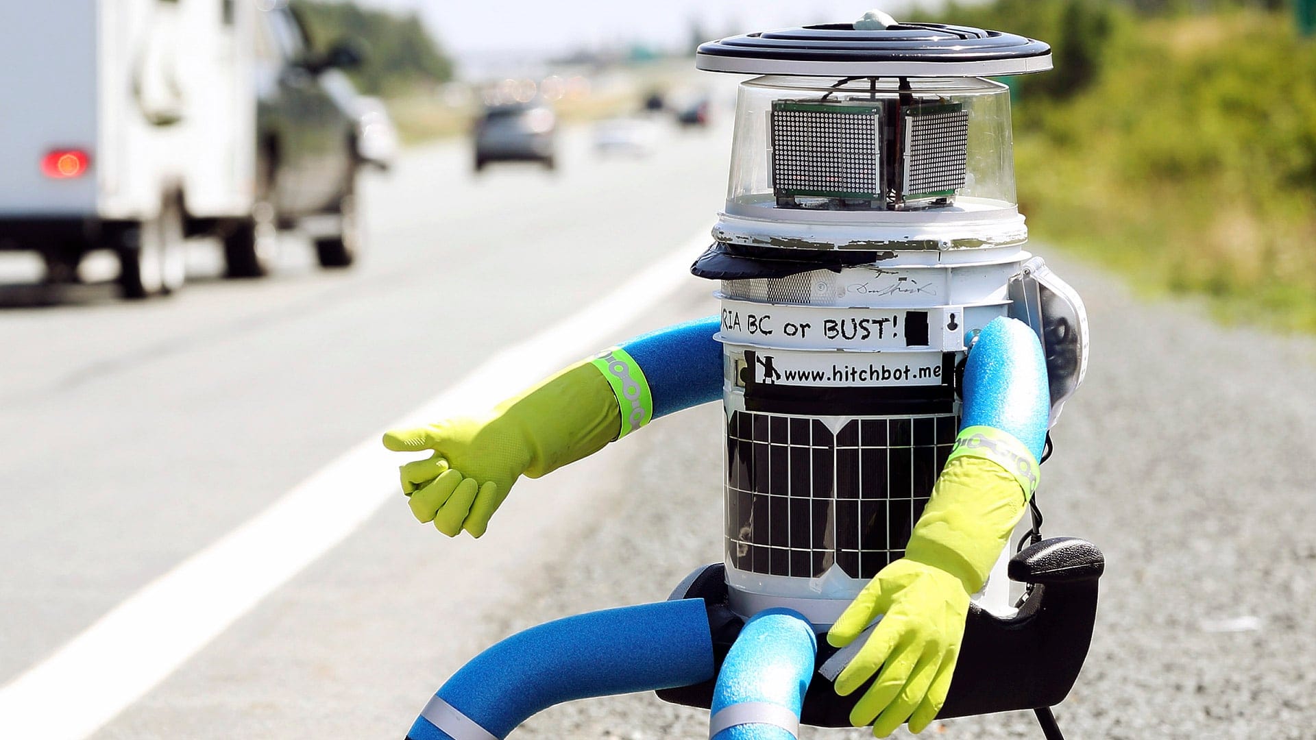 13639244001_4306744574001_FINAL-HitchBot-1920x1080.jpg