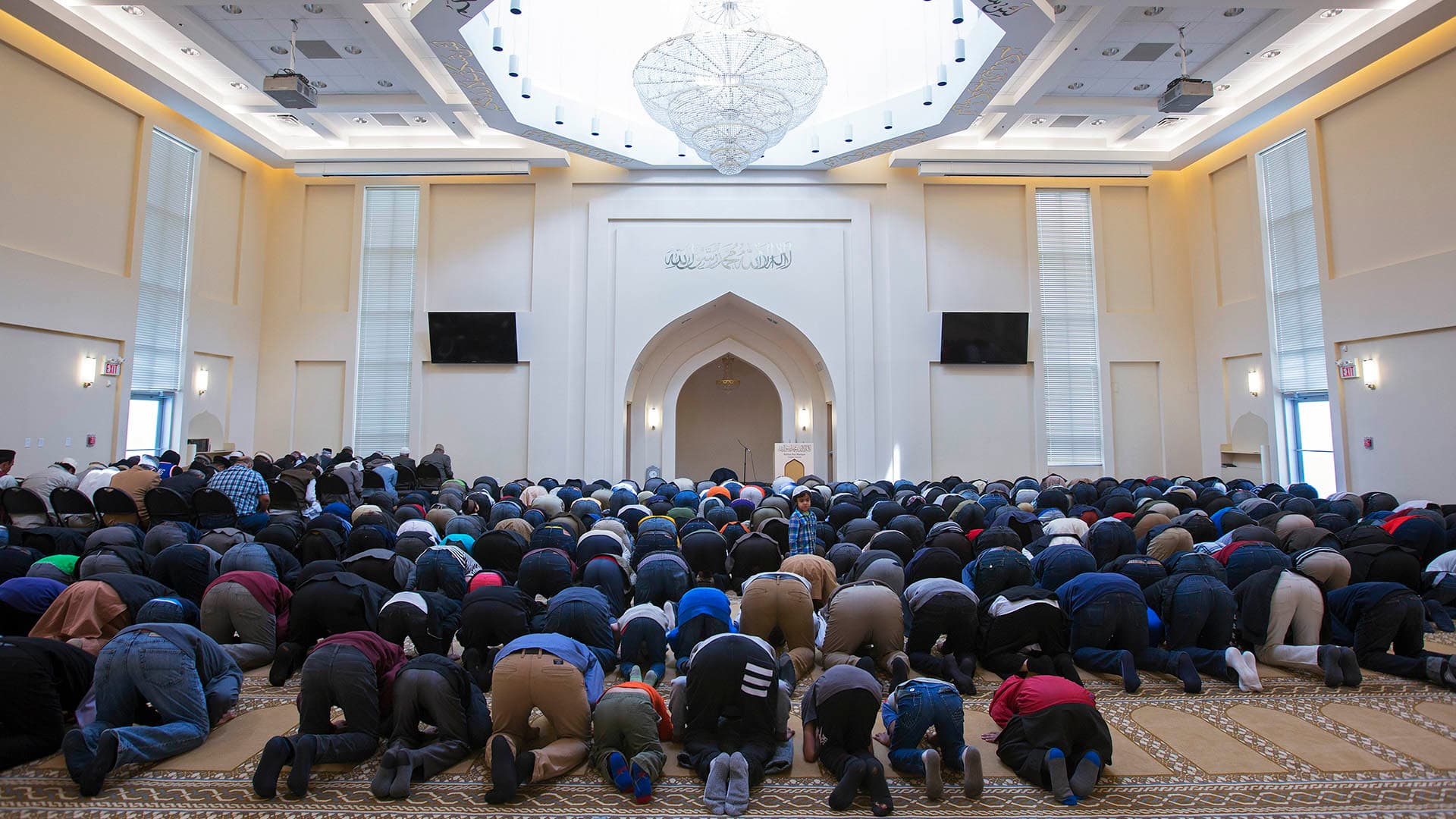 What it feels like to attend Friday prayers at a Calgary mosque