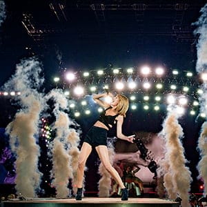 ARLINGTON, TX - OCTOBER 17: Taylor Swift performs onstage during the 1989 World Tour Live on October 17, 2015 at the AT&T Stadium in Arlington, Texas. (Cooper Neill/Getty Images)
