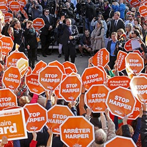 Canada's New Democratic Party (NDP) leader Thomas Mulcair is surrounded by supporters as he arrives at a campaign event in Saskatoon, Saskatchewan, Canada, October 12, 2015. (Jim Young/Reuters)