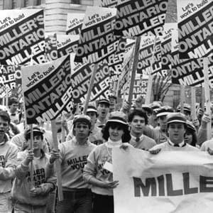 Jan. 25, 1985. Toronto. Frank Miller supporters parade down University Ave. during the lead-up to the Ontario Progressive Conservative leadership convention. (Thomas Szlukovenyi/Globe and Mail/CP)