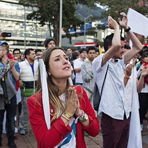 People react after learning about the rejection of a peace deal with the Revolutionary Armed Forces of Colombia (FARC) following a plebiscite in Bogota, Colombia, on Sunday, Oct. 2, 2016. (Nicolo Filippo Rosso/Bloomberg)
