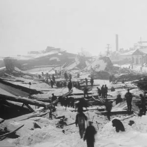 1917 Ship Explosion-Halifax Harbour (CP)
