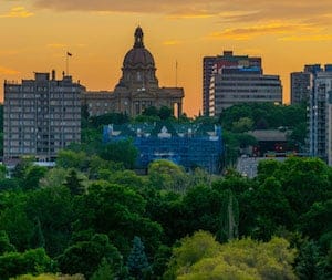 It pays off to be an hour or 2 early to take photos of the golden hour and the picture shows how beautiful it can be.