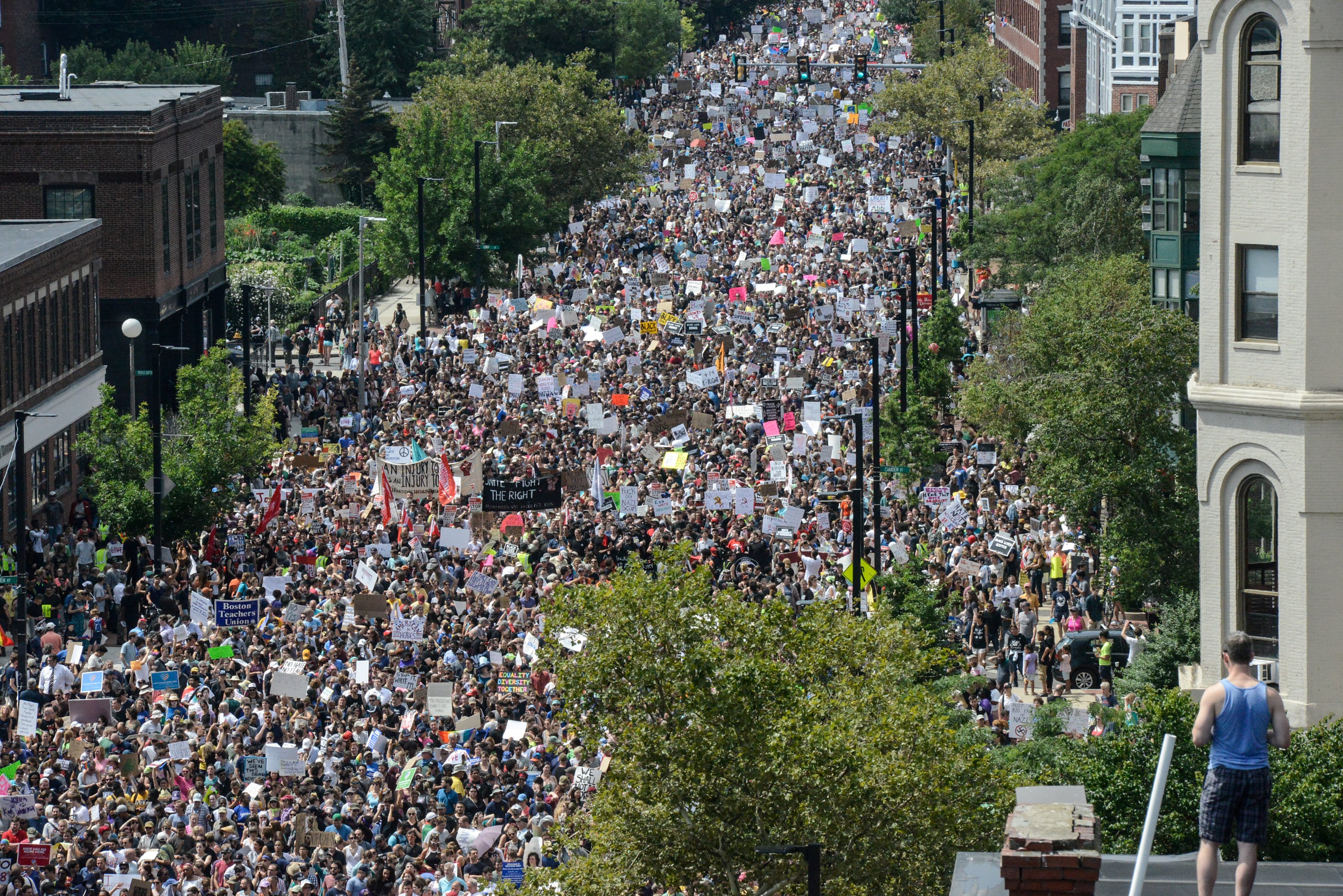 A large crowd of people march towards the Boston Commons to protest the Boston Free Speech Rally in Boston, MA, U.S., August 19, 2017. REUTERS/Stephanie Keith