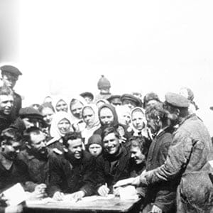 Registering for the collective farm, soviet union, in 1929. (Sovfoto/UIG/Getty Images)