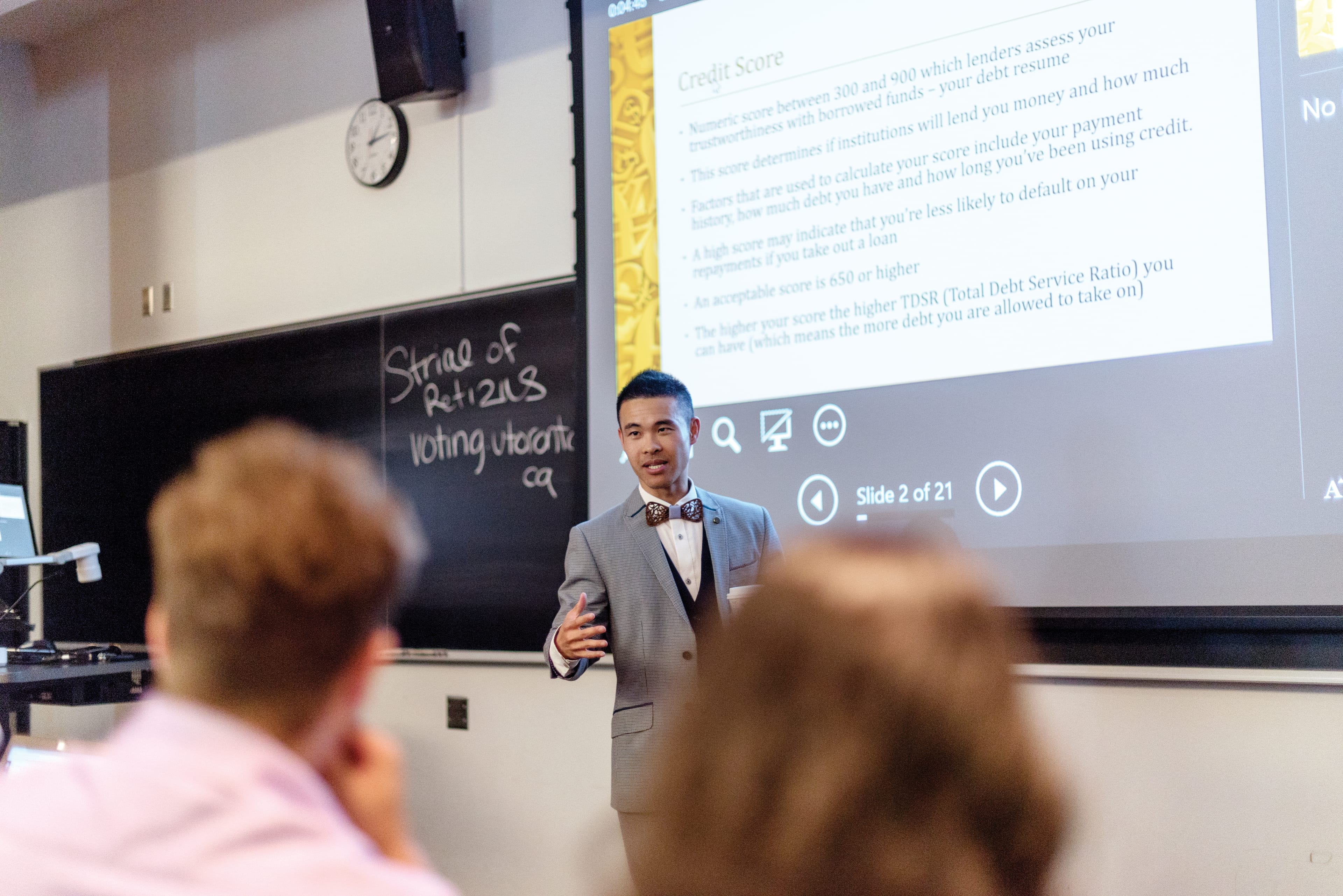 Mitchell Huynh teaches a Personal Finances 101 class at the University of Toronto Mississauga on Sept. 18, 2018. (Hannah Yoon)