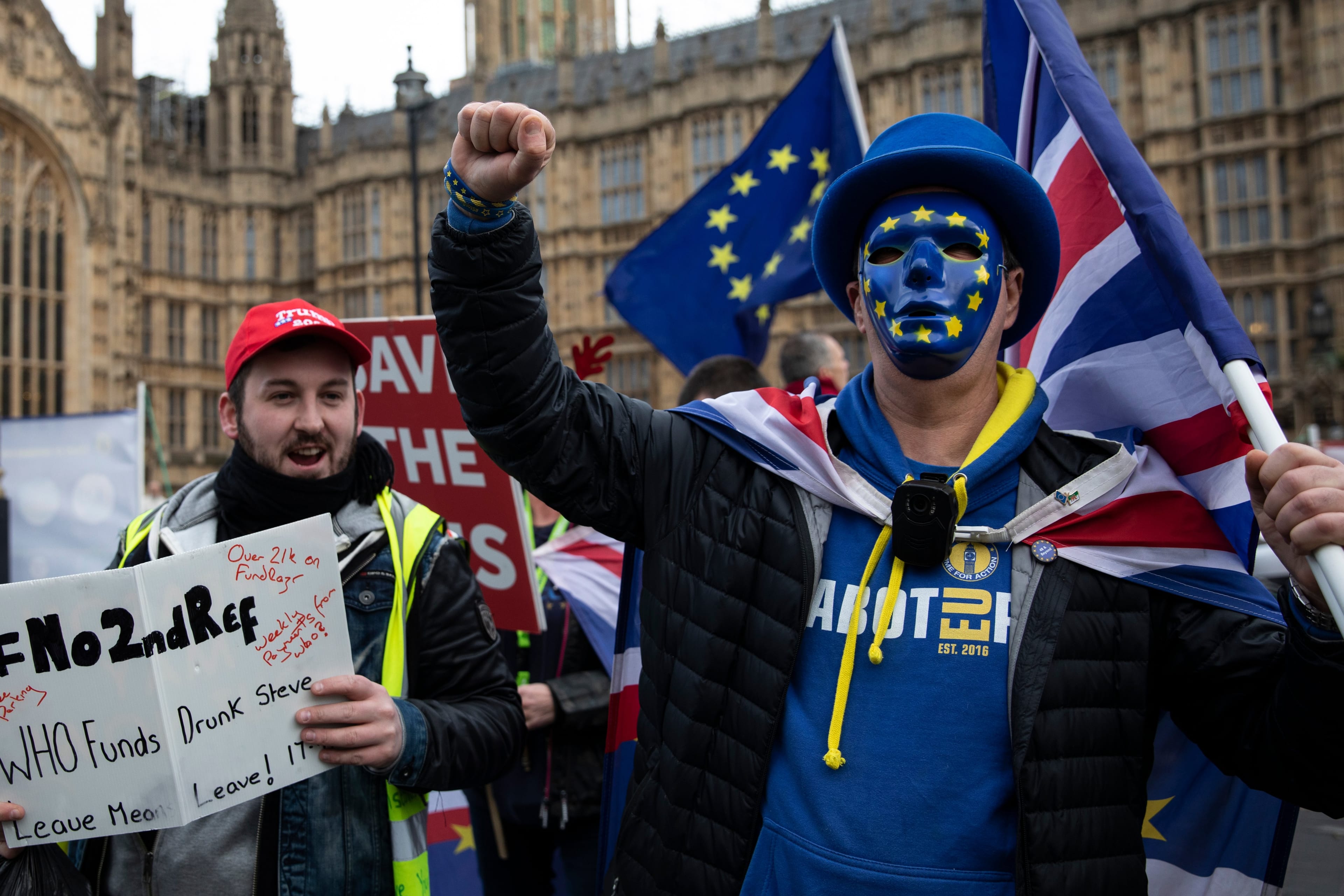 Pro and anti Brexit protesters clash outside the Houses of Parliament on Dec. 19, 2018, in London, England. (Dan Kitwood/Getty Images)