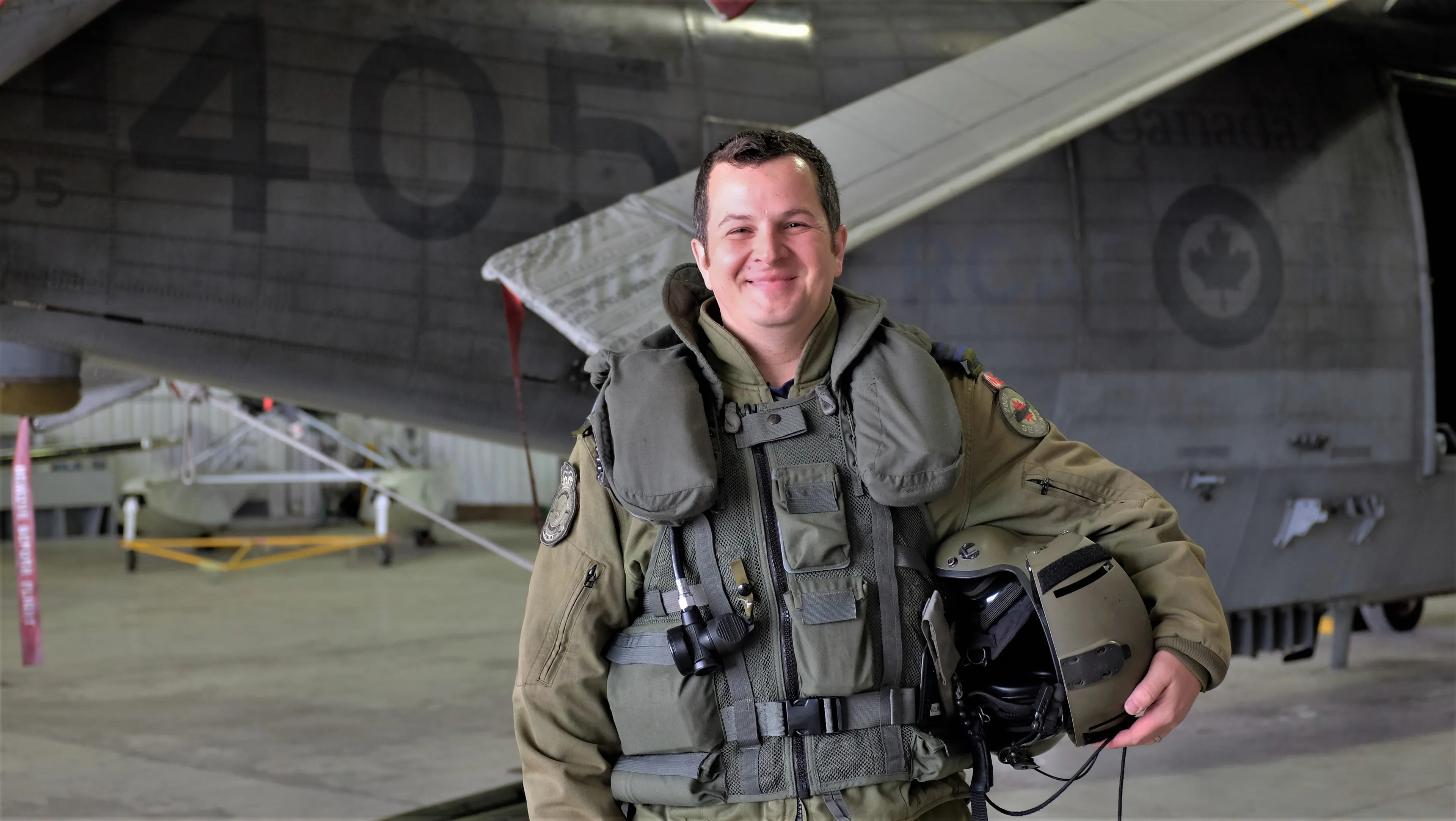 <span>Maj. Chris Inchley with Sea King CH-12405 after flying it from Victoria to Trenton, to deliver the aircraft to its final destination at the National Air Force Museum. (Captain Brian Norwick/DND)<span>
