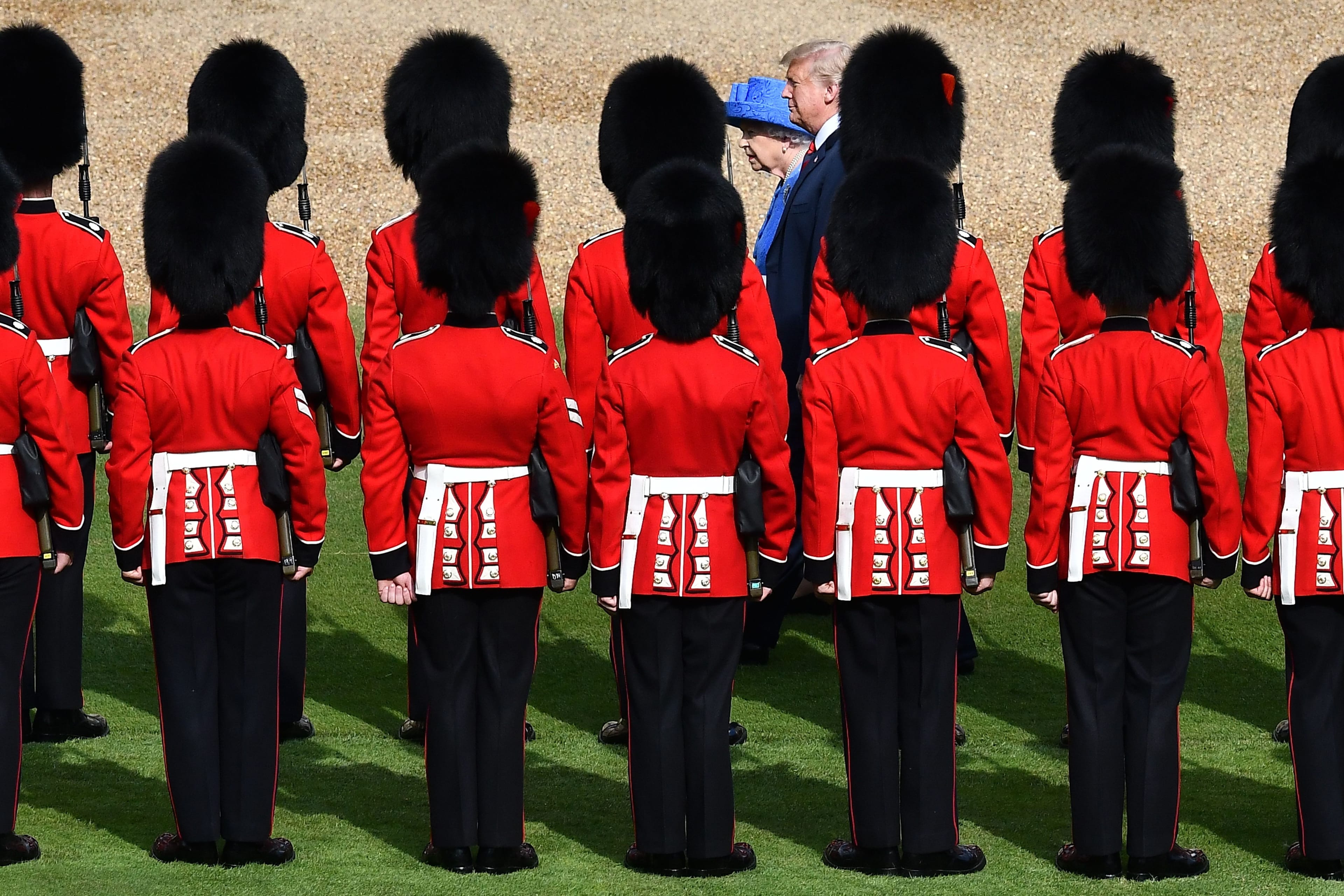 queen elizabeth, donald trump, guards