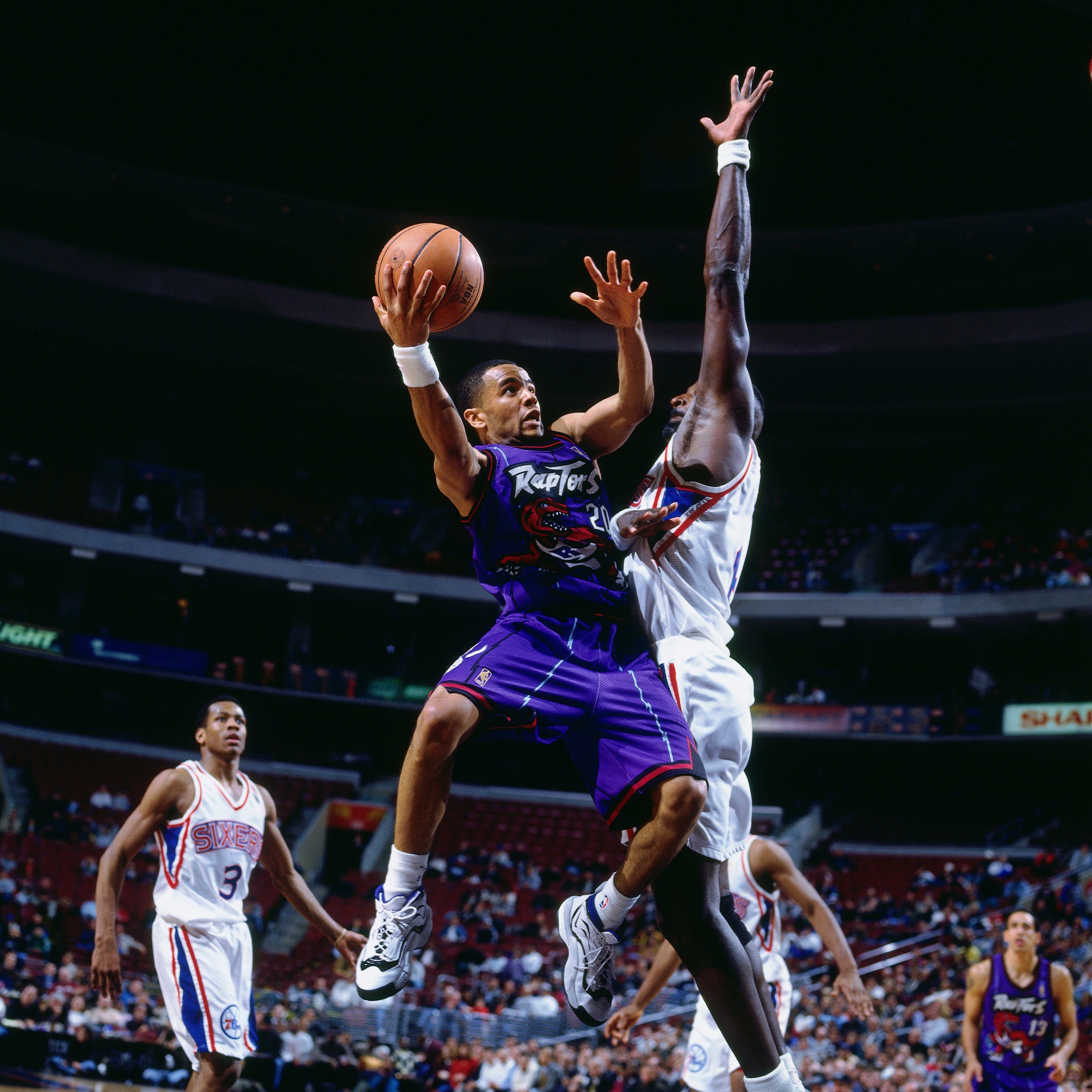 Stoudamire during a game in 1997 (Nathaniel S. Butler/NBAE/Getty Images)