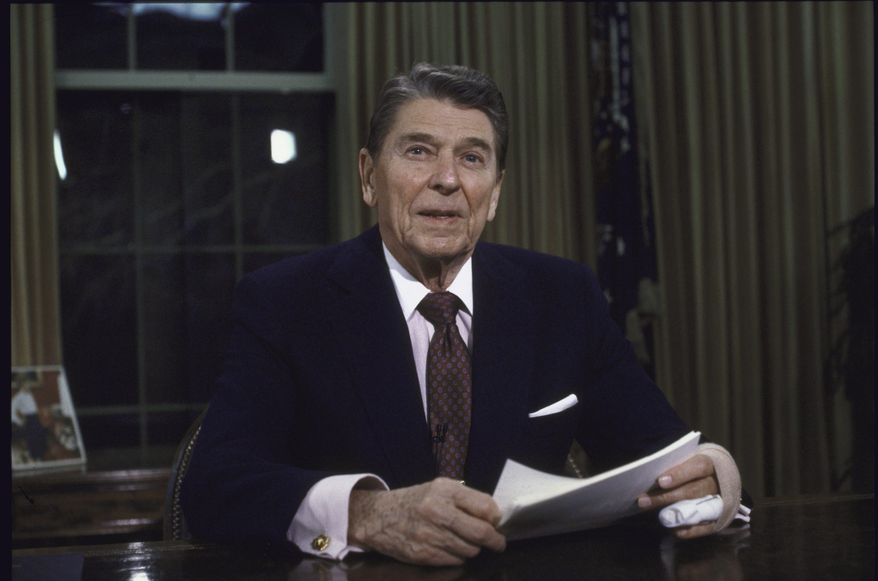 Reagan reading his last speech to the nation (Diana Walker/The LIFE Images Collection/Getty Images)