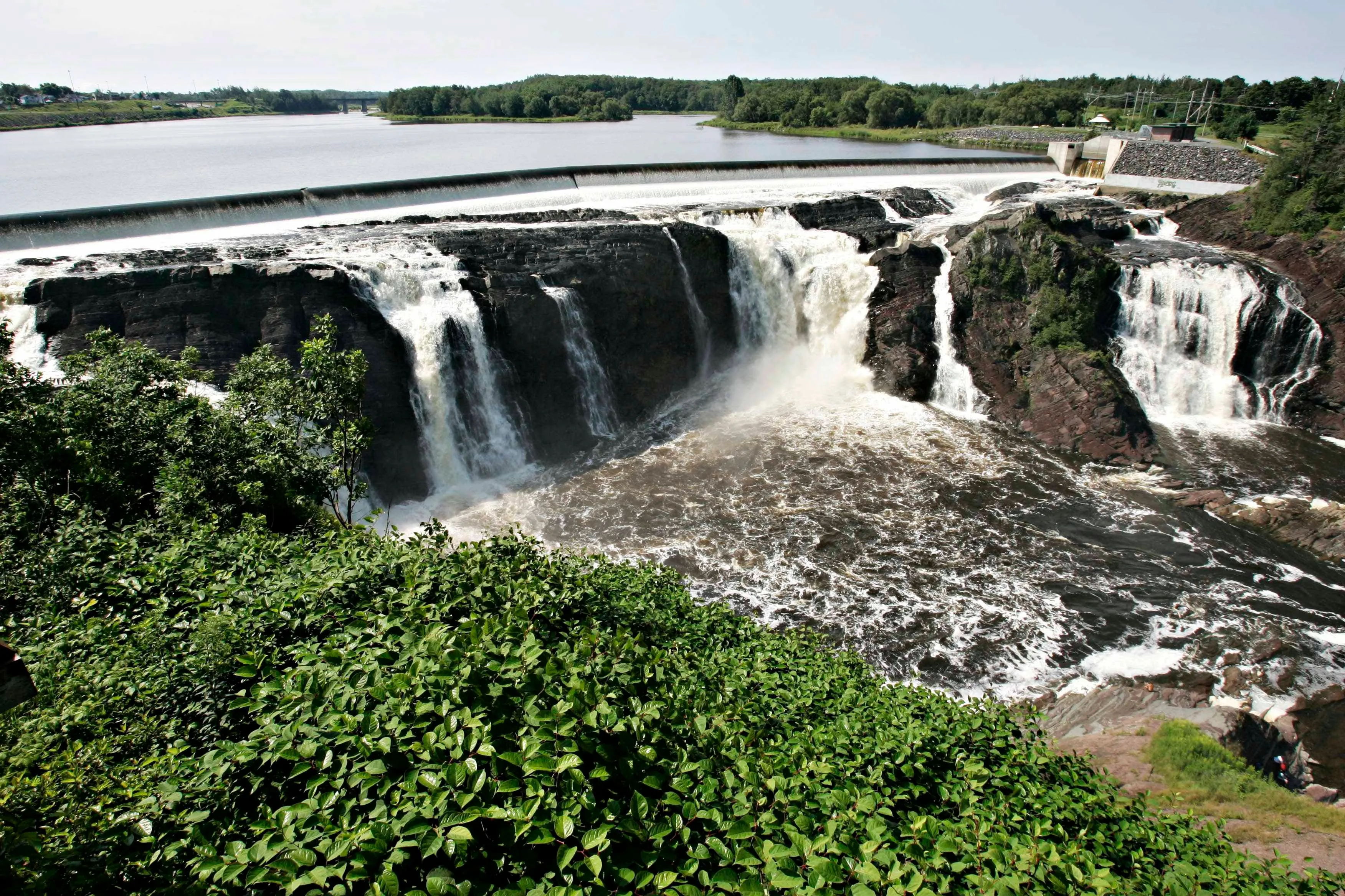 The Chaudiere Falls on Jul. 31, 2006 in Levis Que. (Jacques Boissinot/CP)