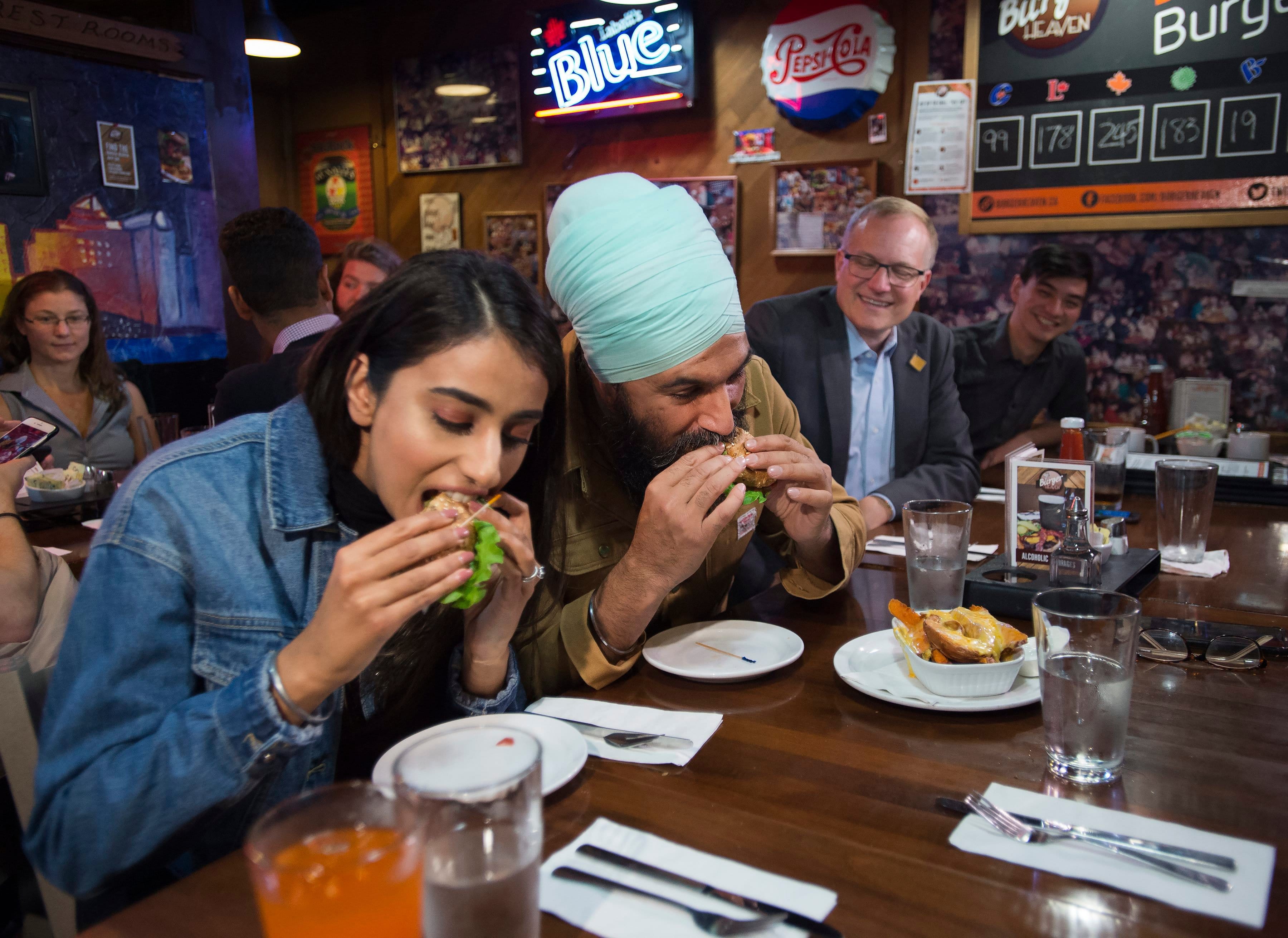 Kaur and Singh at Burger Heaven during a campaign stop in New Westminster, B.C (Nathan Denette/CP)