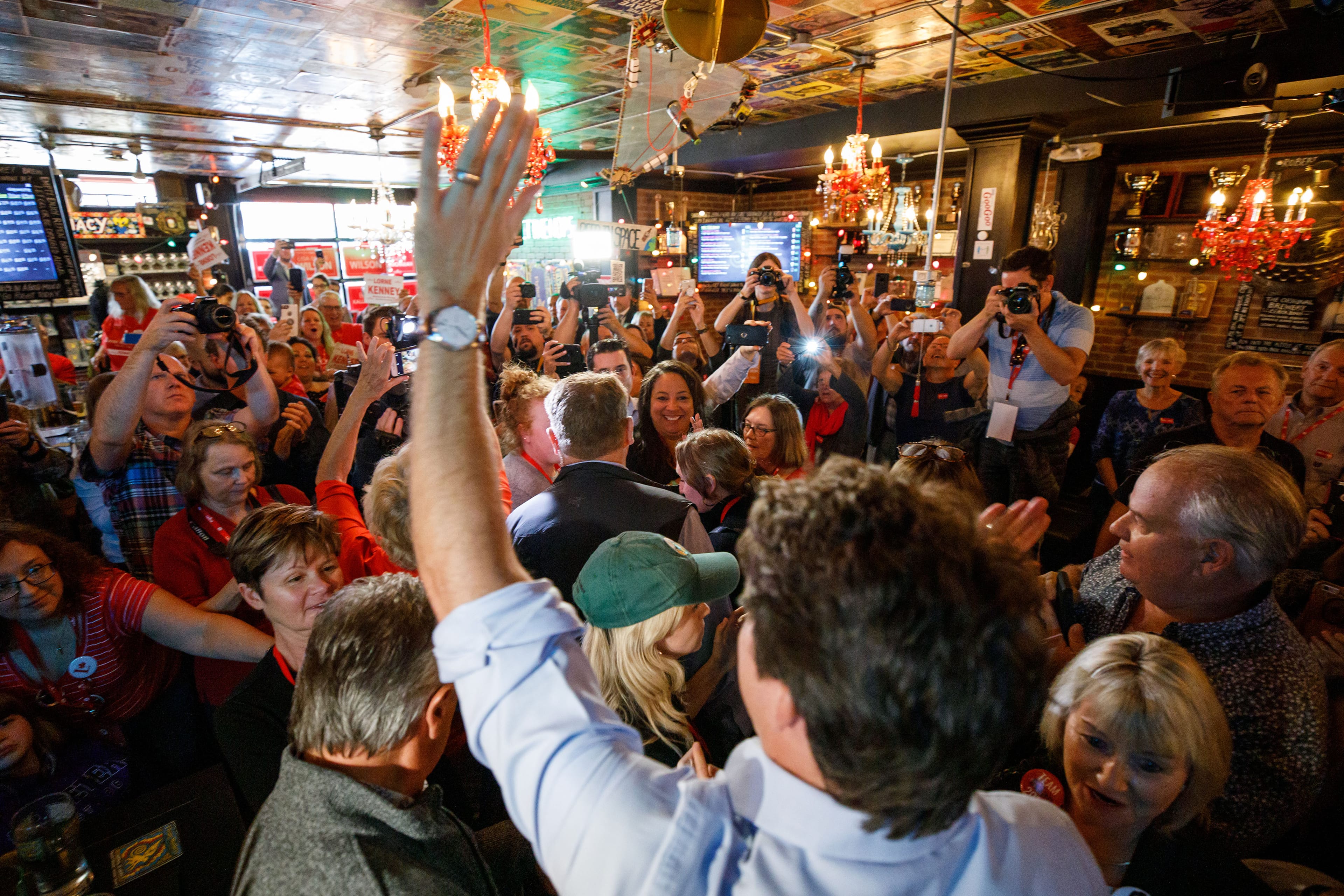 PM Trudeau stops by the Flying Monkeys brewery in Barrie. Sept. 26, 2019. (Adam Scotti/LPC )