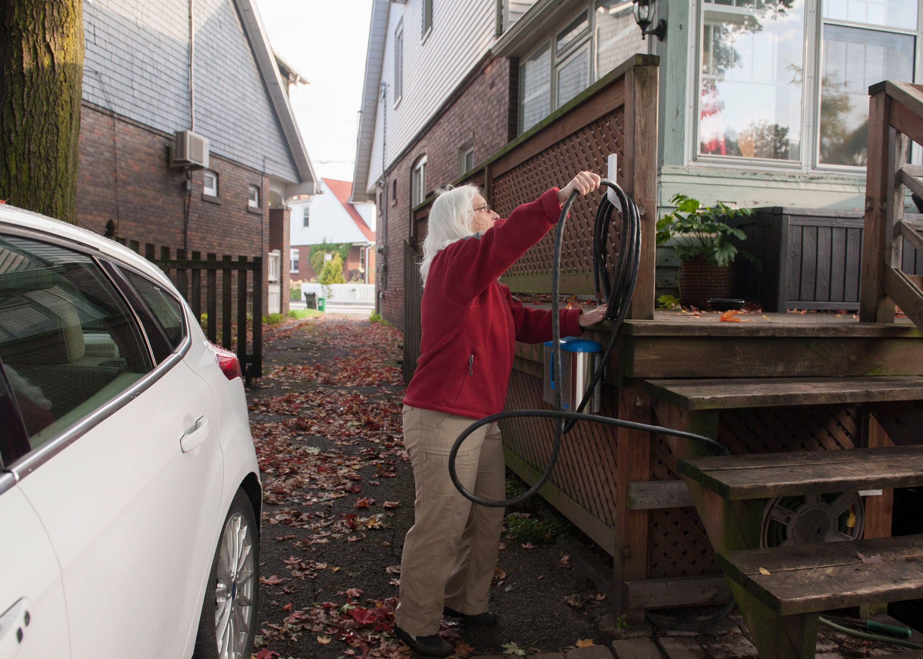 Do individual efforts like switching to an electric car actually have an impact on the climate?(Hannah Yoon/CP)