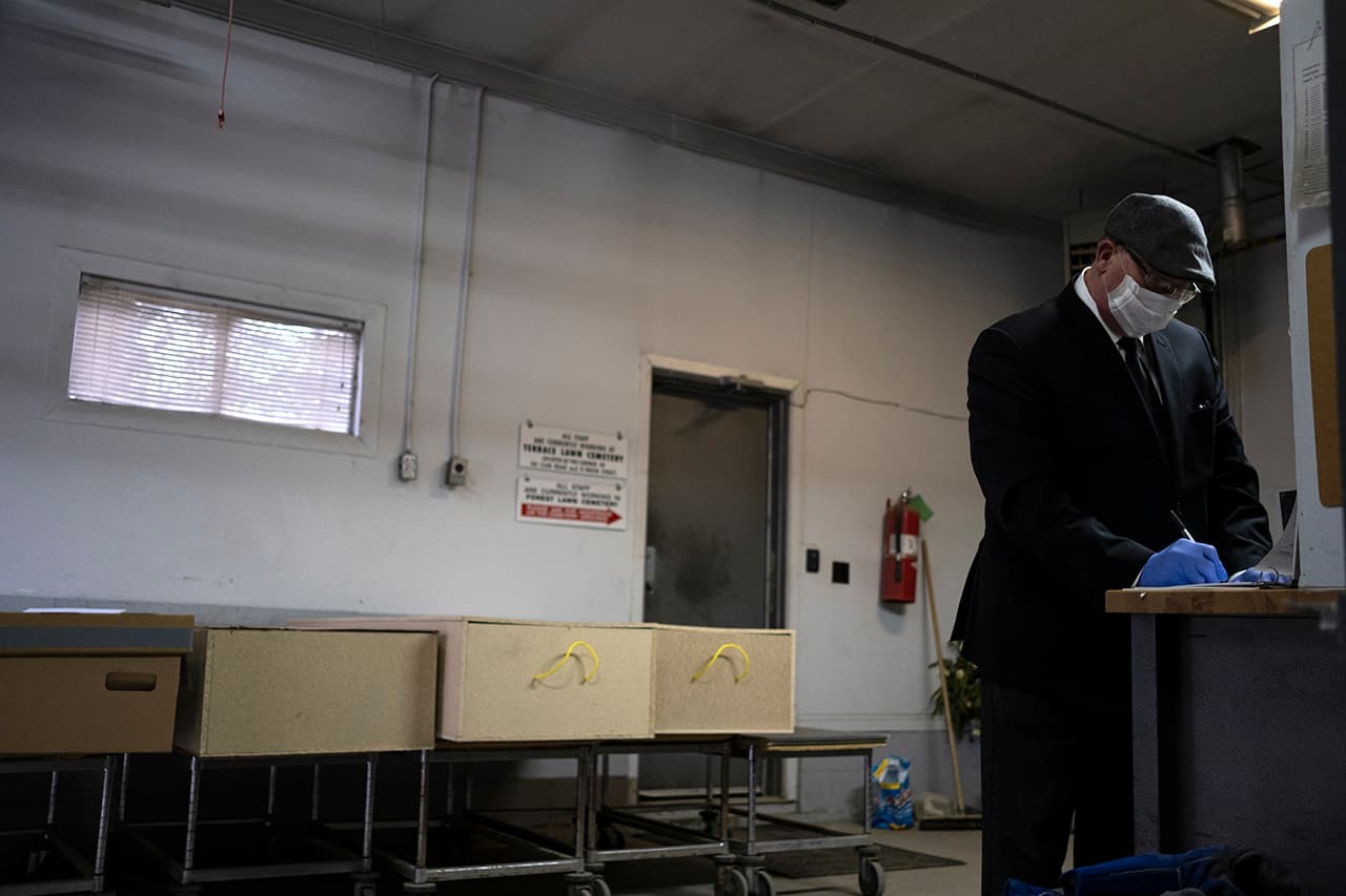 04/09/20 – Funeral Director Richard Paul delivers a cremation container to the crematorium in North Bay, Ontario.