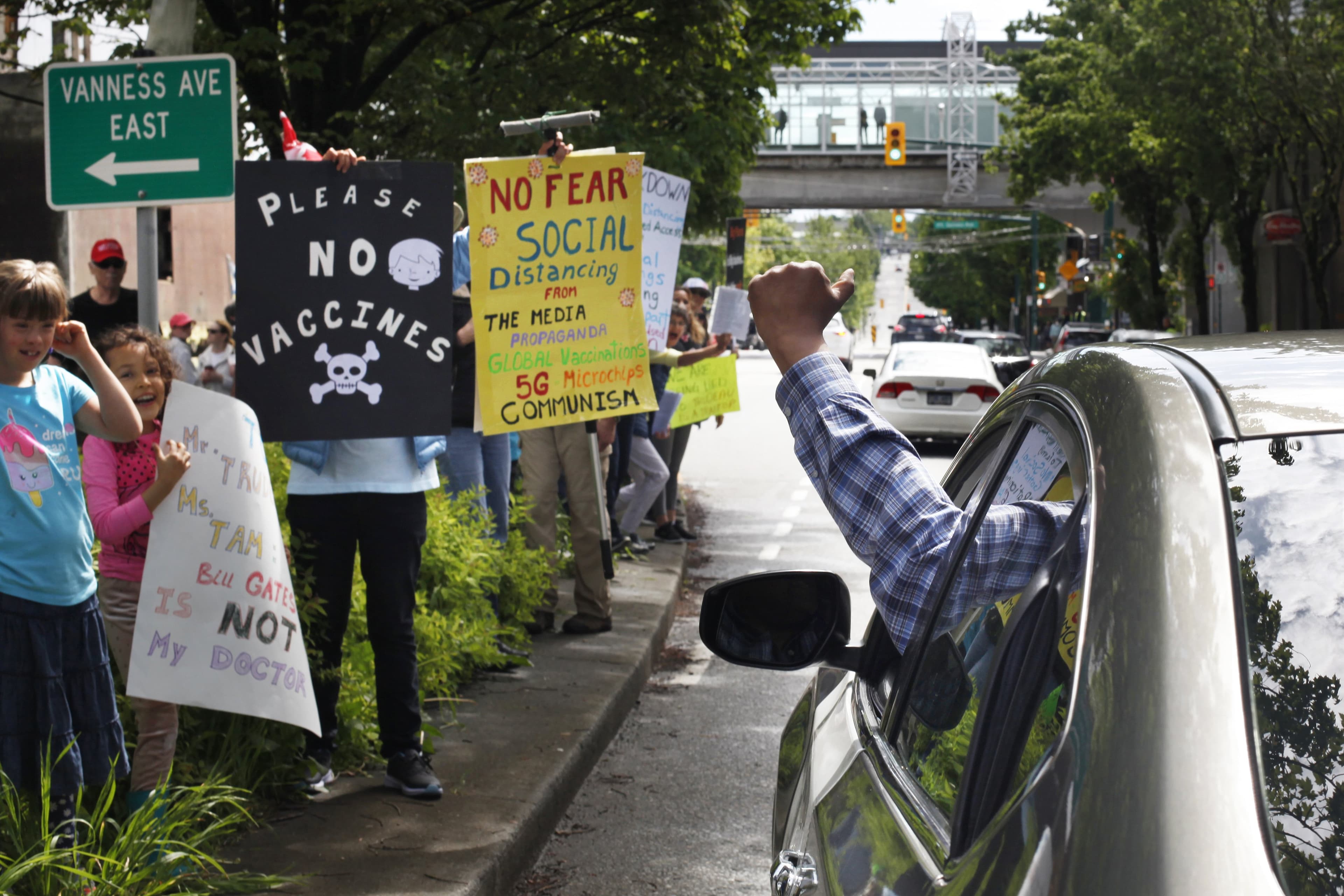 A ‘reopen Canada’ protest outside a health constituency office in Burnaby on May 17, 2020 (Jen Osborne)