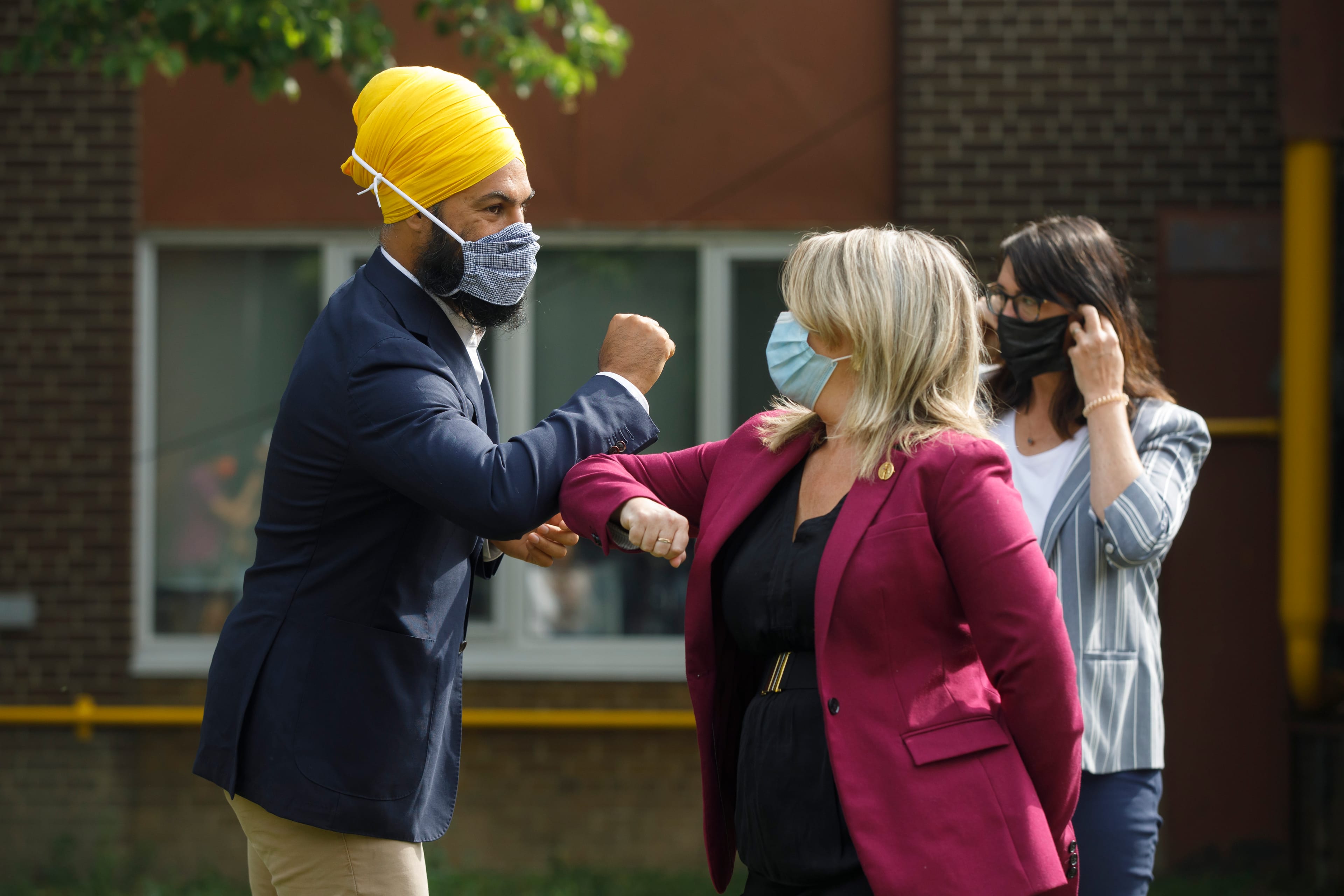NDP Leader Jagmeet Singh and Ontario NDP MPP Marit Stiles bump elbows after a press conference on the federal and provincial government's back to school plans, in Toronto, Aug. 26, 2020 (CP/Cole Burston)