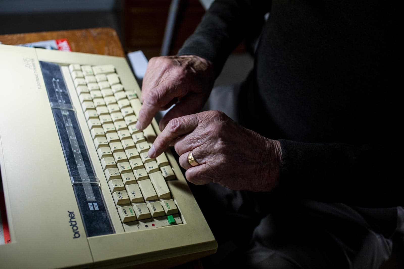 The typewriter Smurthwaite occasionally uses (Photograph by Carlos Osorio)