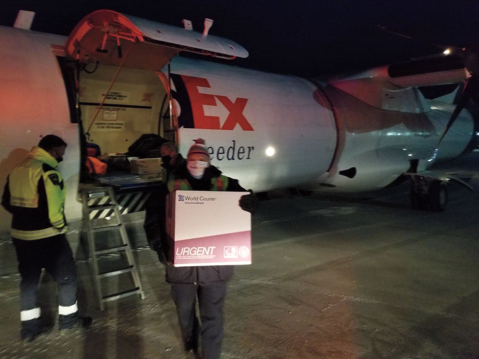 Kevin Ackroyd delivers the vaccine shipment to Whitehorse. (Courtesy of FedEx)