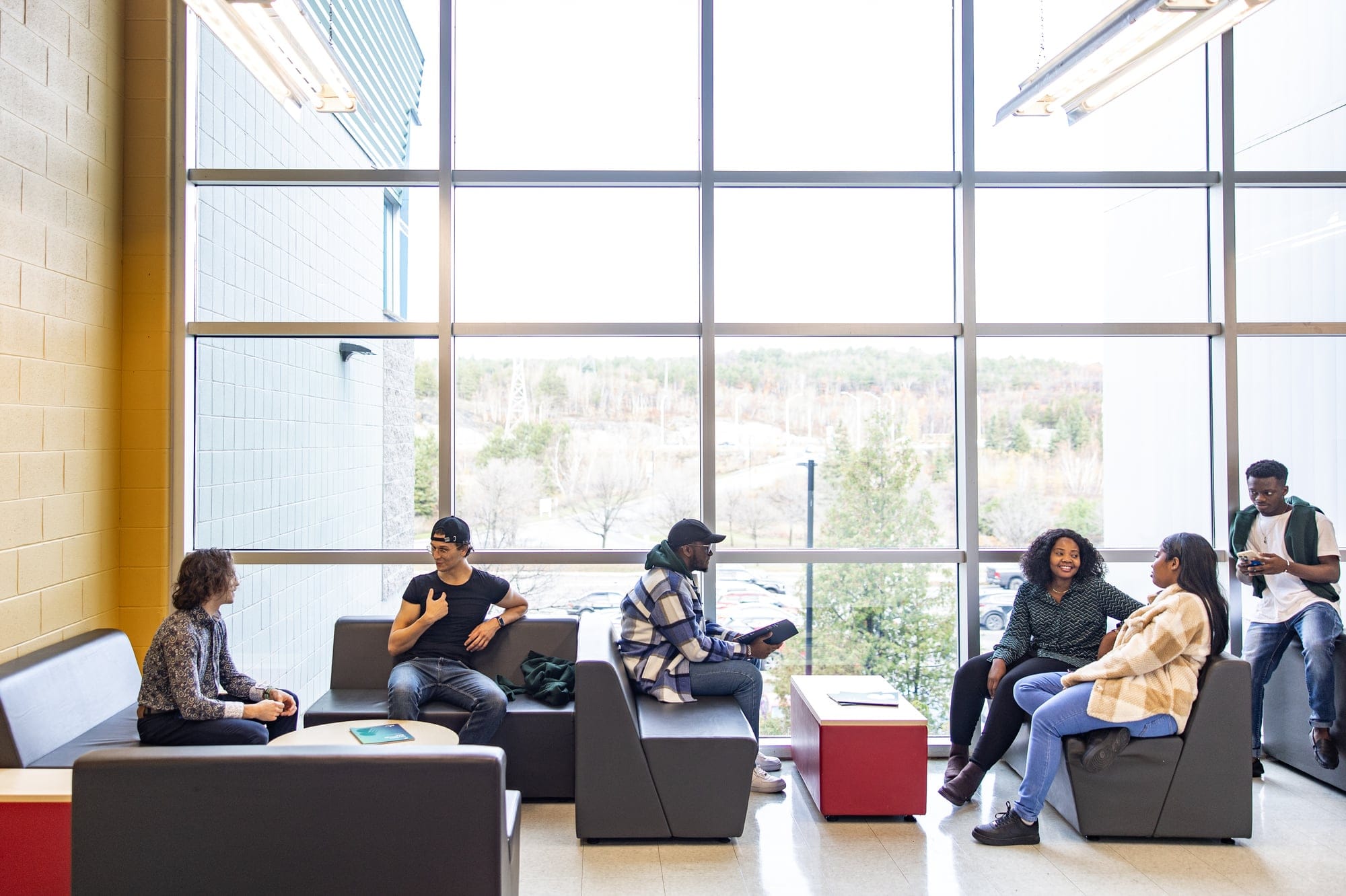 COLLEGE_BOREAL_MACLEANS_COLLEGES_GUIDEBOOK_Collège Boréal Boreal_Nov2023-20_vieC_sofa