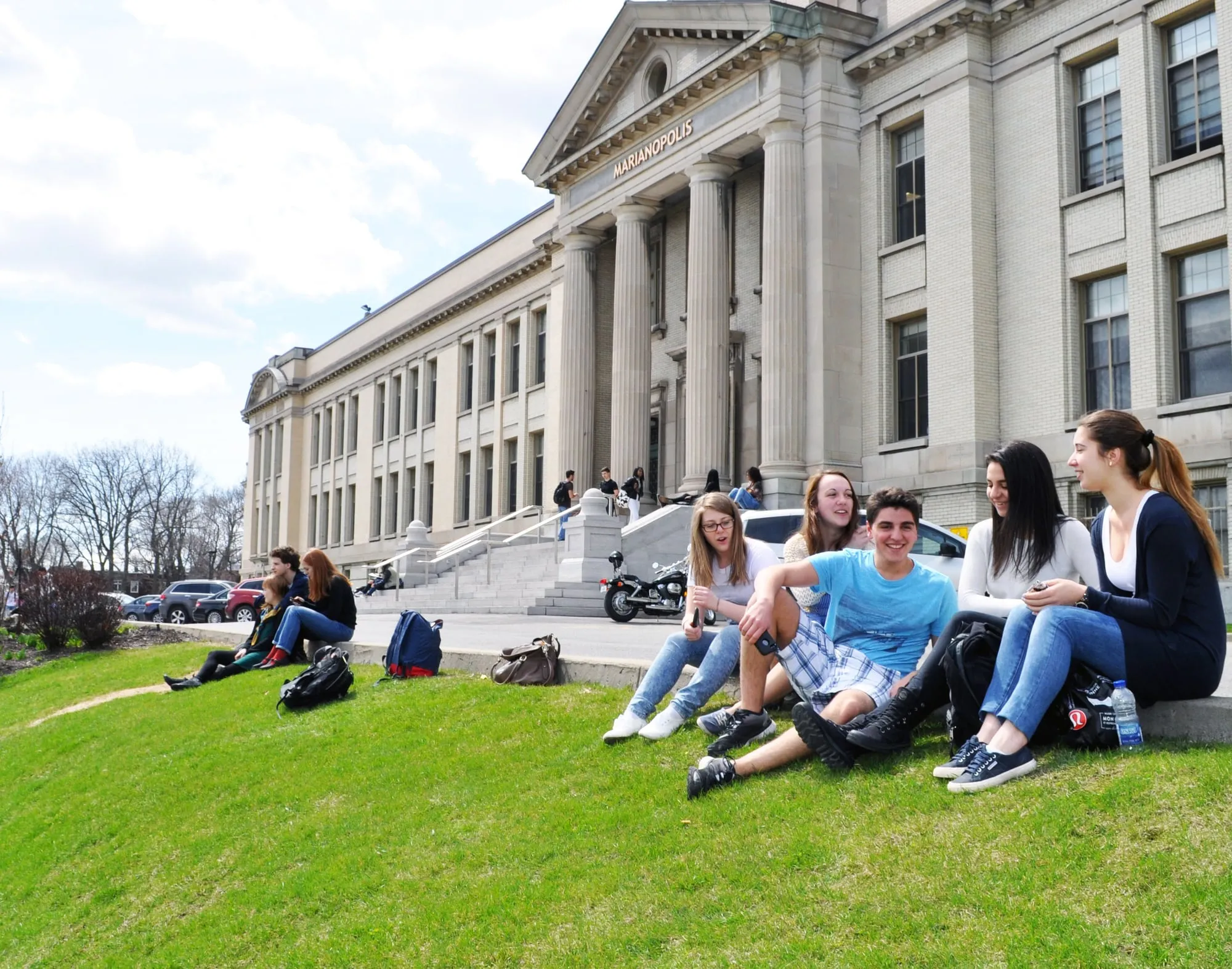 MARIANOPOLIS_COLLEGE_MACLEANS_MAGAZINE_COLLEGES_GUIDEBOOK_The Marianopolis campus is nestled in green space and is nearby to downtown Montréal