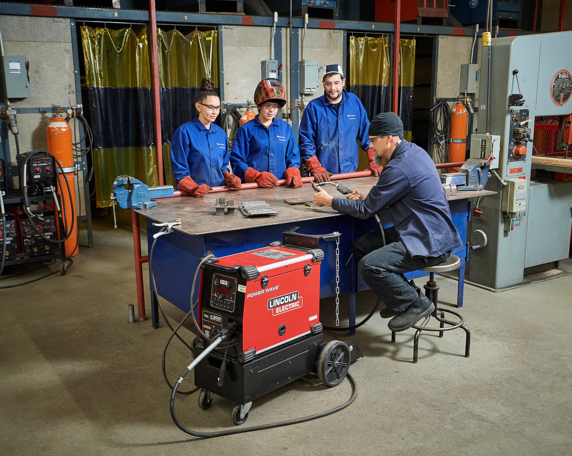 SIX_NATIONS_POLYTECHNIC_MACLEANS_MAGAZINE_COLLEGES_GUIDEBOOK_Six Nations Polytechnic Welding7969-12in