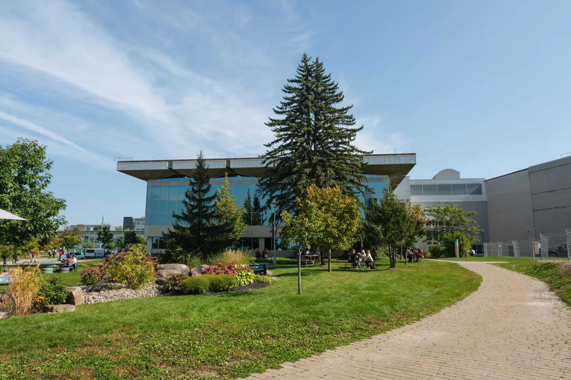UNIVERSITE_DE_SHERBROOKE_MACLEANS_MAGAZINE_UNIVERSITY_GUIDEBOOK_RANKINGS_2023-09-27_automne_mc_4786