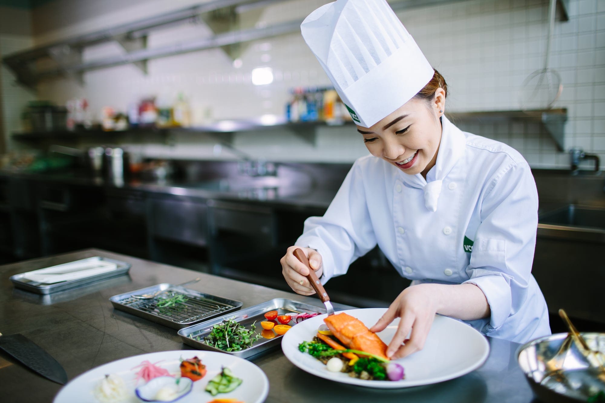 VANCOUVER_COMMUNITY_COLLEGE_MACLEANS_MAGAZINE_COLLEGES_GUIDEBOOK_VCC_Culinary_student