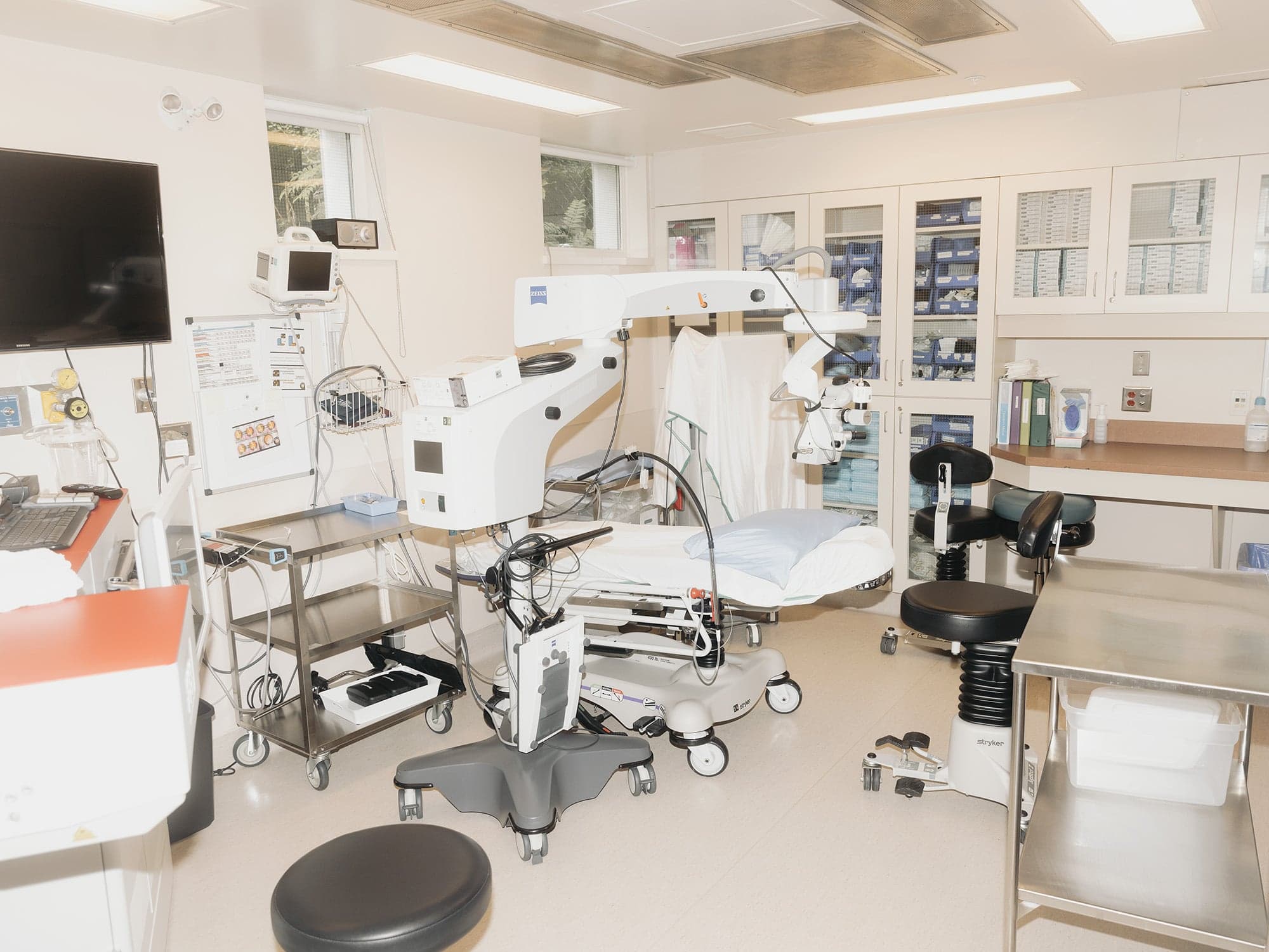 A spotless operating room filled with shite and stainless steel equipment and machines